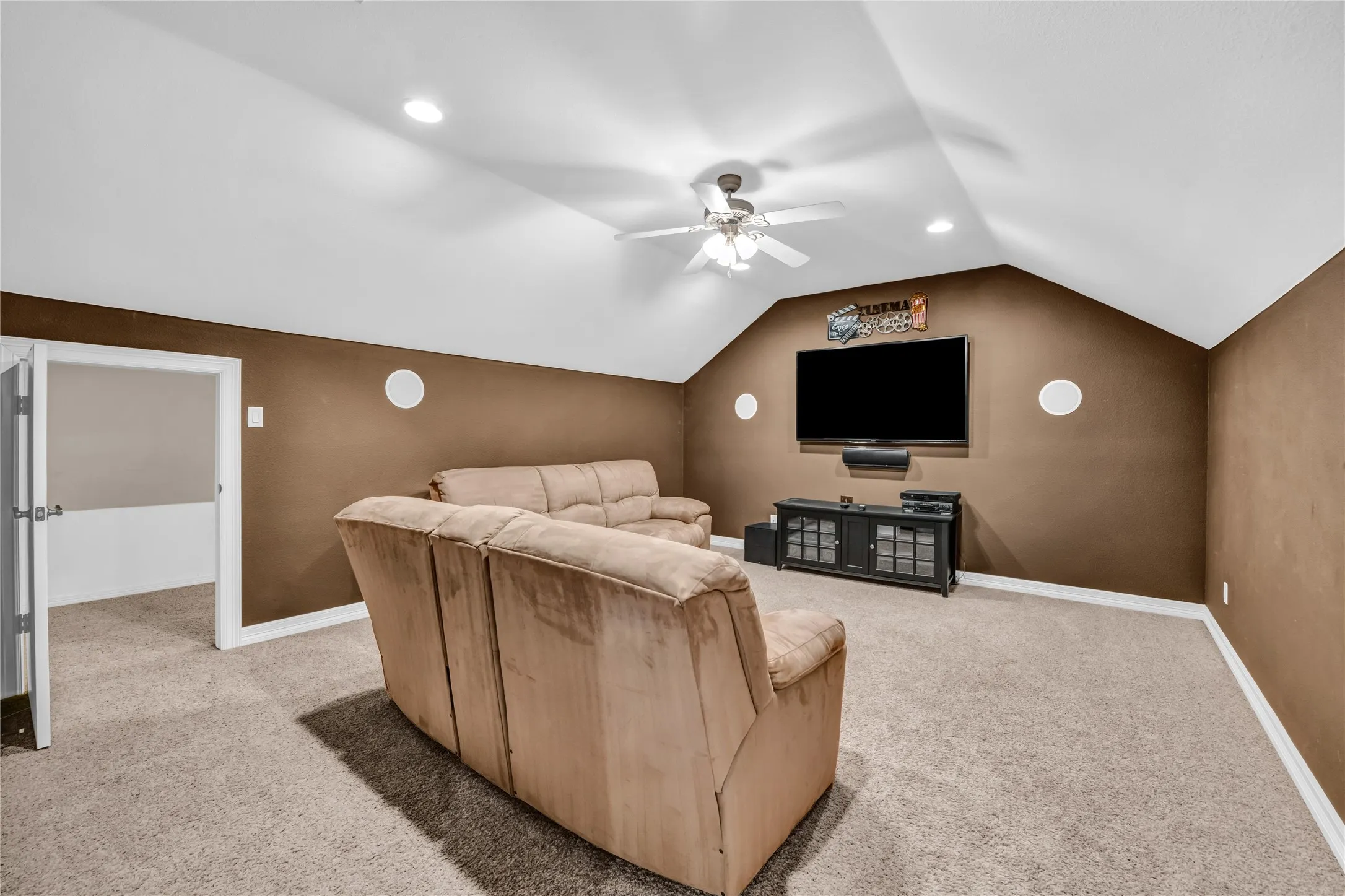 Single Family Residence For Sale in Parker County , 116 Mc Clintock Court, Weatherford, Texas 76088, 4 Bedrooms, 5 Bathrooms, 4 Garage spaces, 4,724 Sqft, built in 2004, Price $999,999, mls#21182134, Real Estate Agent in Weatherford, Homes For Sale in Parker county, Homes For Sale in Weatherford, Realtor in Weatherford Texas, Real Estate Brokerage Independent Realty Texas, Luminita Cordes Realtor