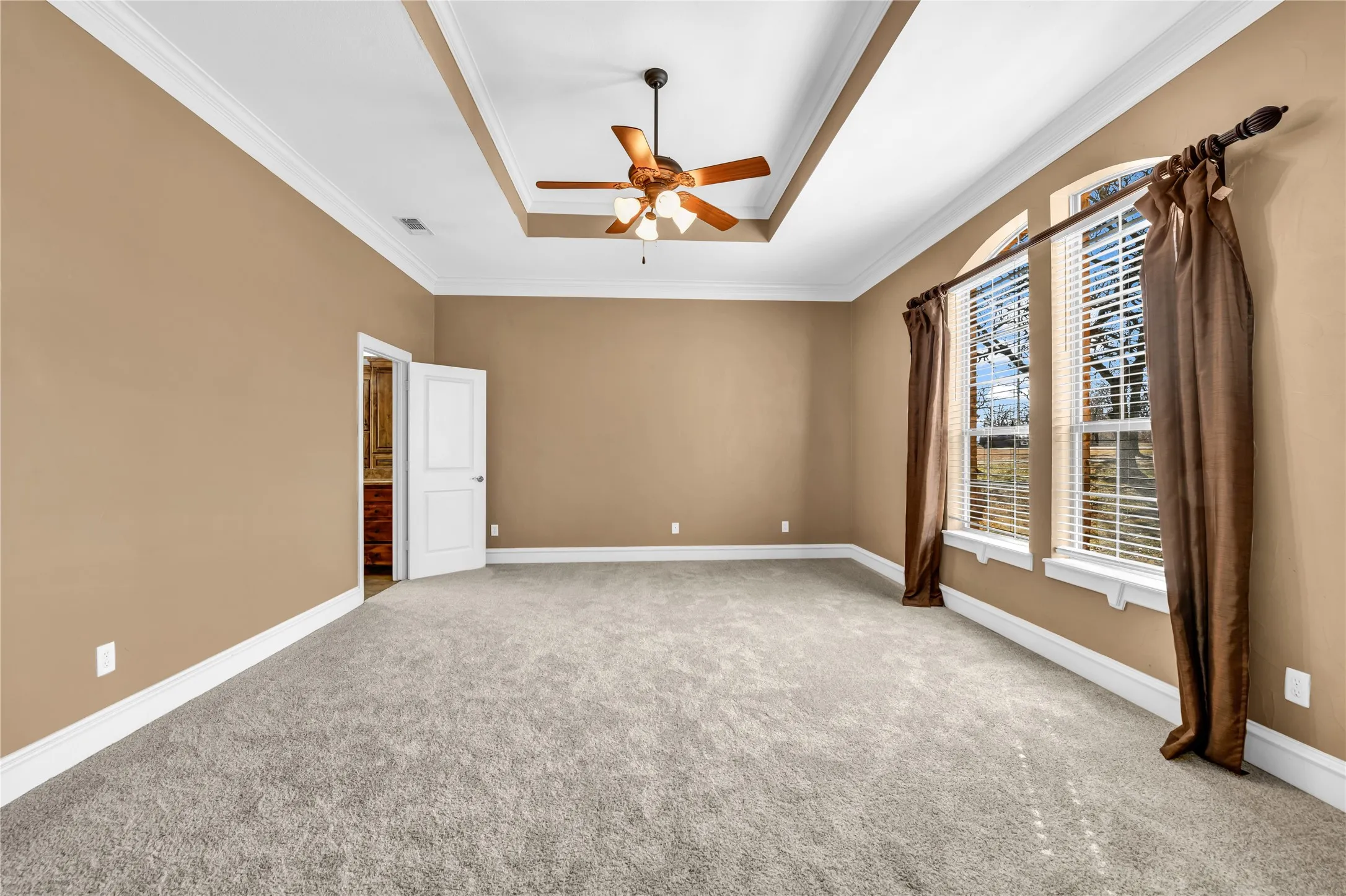 Single Family Residence For Sale in Parker County , 116 Mc Clintock Court, Weatherford, Texas 76088, 4 Bedrooms, 5 Bathrooms, 4 Garage spaces, 4,724 Sqft, built in 2004, Price $999,999, mls#21182134, Real Estate Agent in Weatherford, Homes For Sale in Parker county, Homes For Sale in Weatherford, Realtor in Weatherford Texas, Real Estate Brokerage Independent Realty Texas, Luminita Cordes Realtor
