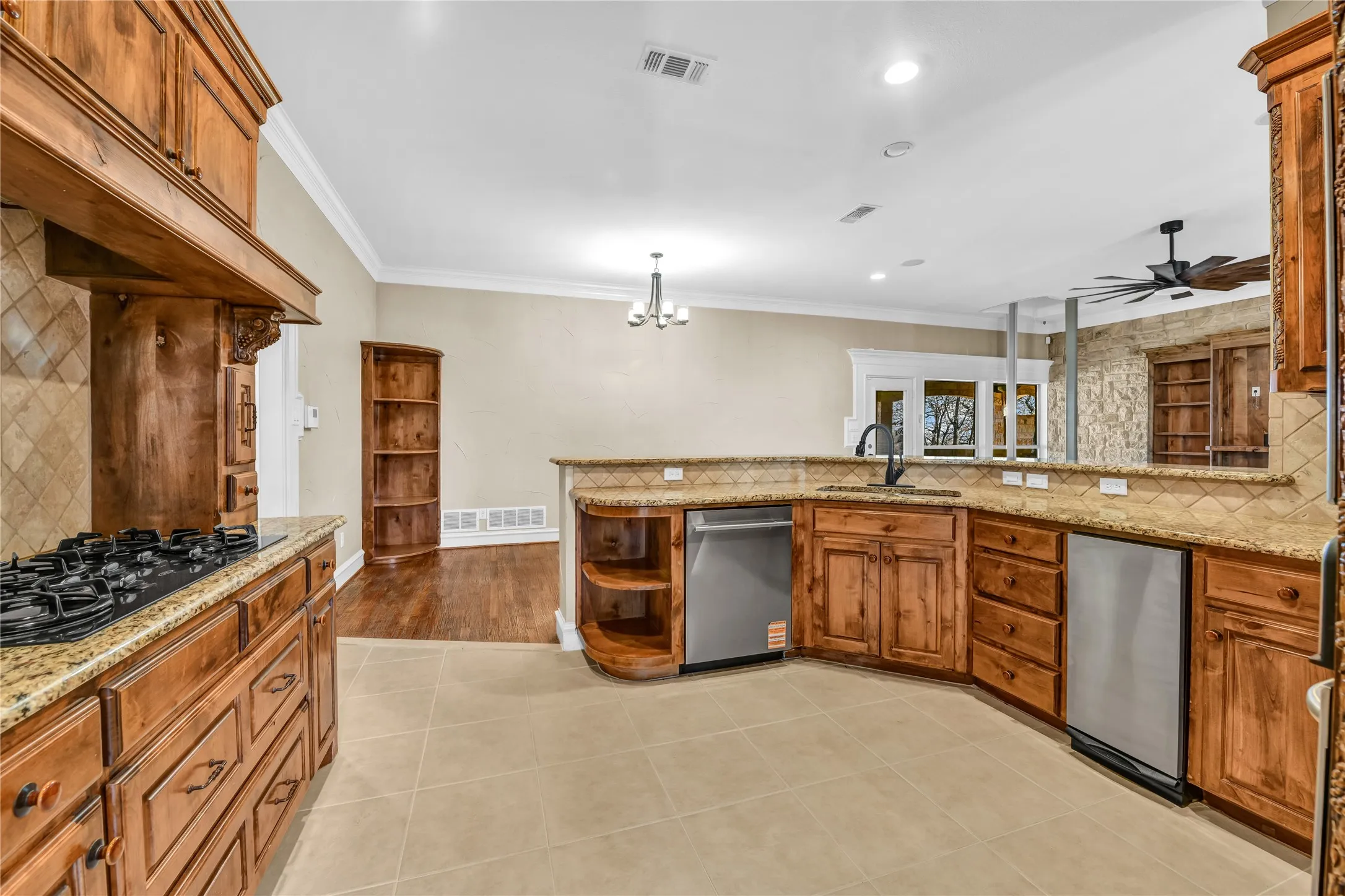Single Family Residence For Sale in Parker County , 116 Mc Clintock Court, Weatherford, Texas 76088, 4 Bedrooms, 5 Bathrooms, 4 Garage spaces, 4,724 Sqft, built in 2004, Price $999,999, mls#21182134, Real Estate Agent in Weatherford, Homes For Sale in Parker county, Homes For Sale in Weatherford, Realtor in Weatherford Texas, Real Estate Brokerage Independent Realty Texas, Luminita Cordes Realtor