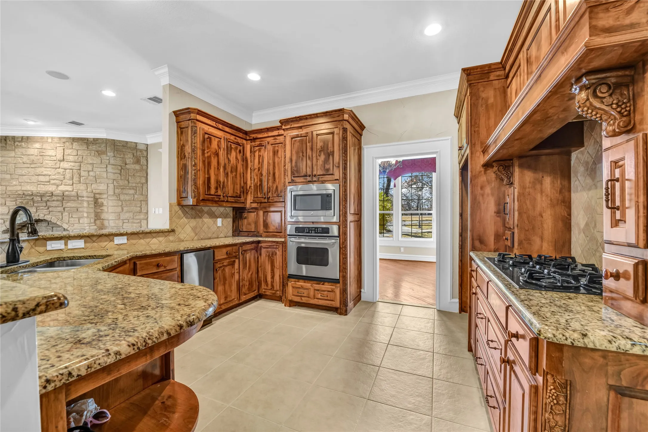 Single Family Residence For Sale in Parker County , 116 Mc Clintock Court, Weatherford, Texas 76088, 4 Bedrooms, 5 Bathrooms, 4 Garage spaces, 4,724 Sqft, built in 2004, Price $999,999, mls#21182134, Real Estate Agent in Weatherford, Homes For Sale in Parker county, Homes For Sale in Weatherford, Realtor in Weatherford Texas, Real Estate Brokerage Independent Realty Texas, Luminita Cordes Realtor