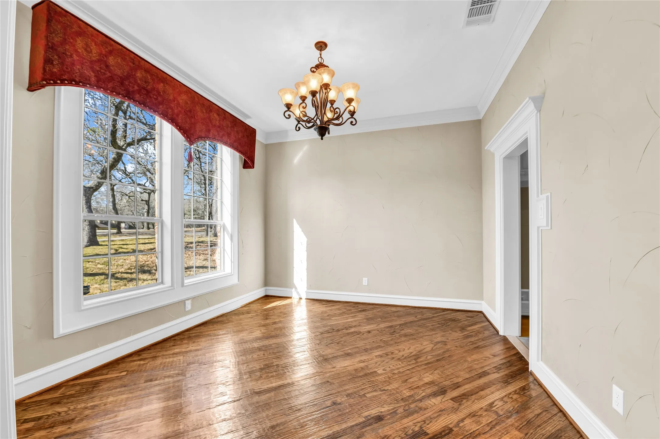 Single Family Residence For Sale in Parker County , 116 Mc Clintock Court, Weatherford, Texas 76088, 4 Bedrooms, 5 Bathrooms, 4 Garage spaces, 4,724 Sqft, built in 2004, Price $999,999, mls#21182134, Real Estate Agent in Weatherford, Homes For Sale in Parker county, Homes For Sale in Weatherford, Realtor in Weatherford Texas, Real Estate Brokerage Independent Realty Texas, Luminita Cordes Realtor