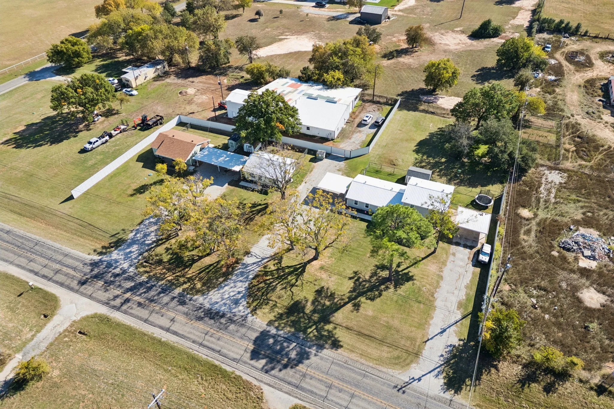 Single Family Residence For Sale in Parker County , 1060 E Reno Road, Reno, Texas 76020, 10 Bedrooms, 11 Bathrooms, Garage spaces, 4,078 Sqft, built in 1983, Preowned, Price $775,000, mls#21182190, Real Estate Agent in Reno, Homes For Sale in Parker county, Homes For Sale in Reno, Realtor in Reno Texas, Real Estate Brokerage Independent Realty Texas, Luminita Cordes Realtor