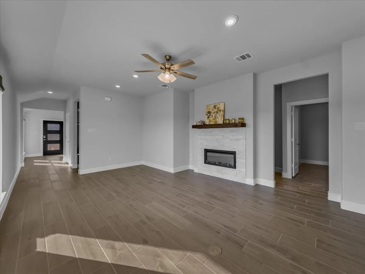 Single Family Residence For Sale in Collin County , 2621 Spade Street, Anna, Texas 75409, 3 Bedroom, 2 Bathroom, 2 Garage spaces, 1,706 Sqft, built in 2024, mls#21176017, Real Estate Agent in Anna, Homes For Sale in Collin county, Homes For Sale in Anna, Realtor in Anna Texas, Real Estate Brokerage Independent Realty Texas, Luminita Cordes Realtor