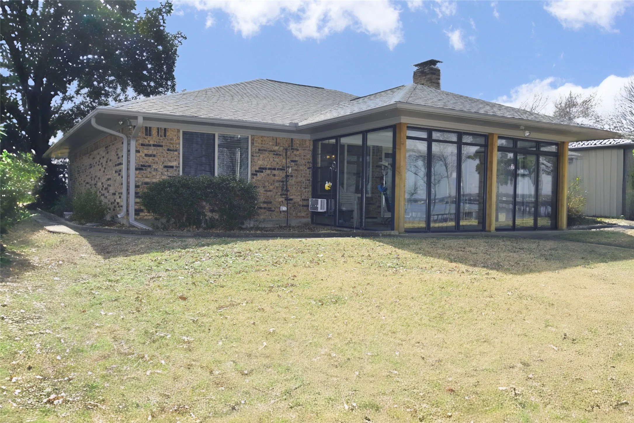Single Family Residence For Sale in Wood County , 156 Private Road 5218, Quitman, Texas 75783, 3 Bedroom, 2 Bathroom, 4 Garage spaces, 1,631 Sqft, built in 1985, mls#21181494, Real Estate Agent in Quitman, Homes For Sale in Wood county, Homes For Sale in Quitman, Realtor in Quitman Texas, Real Estate Brokerage Independent Realty Texas, Luminita Cordes Realtor