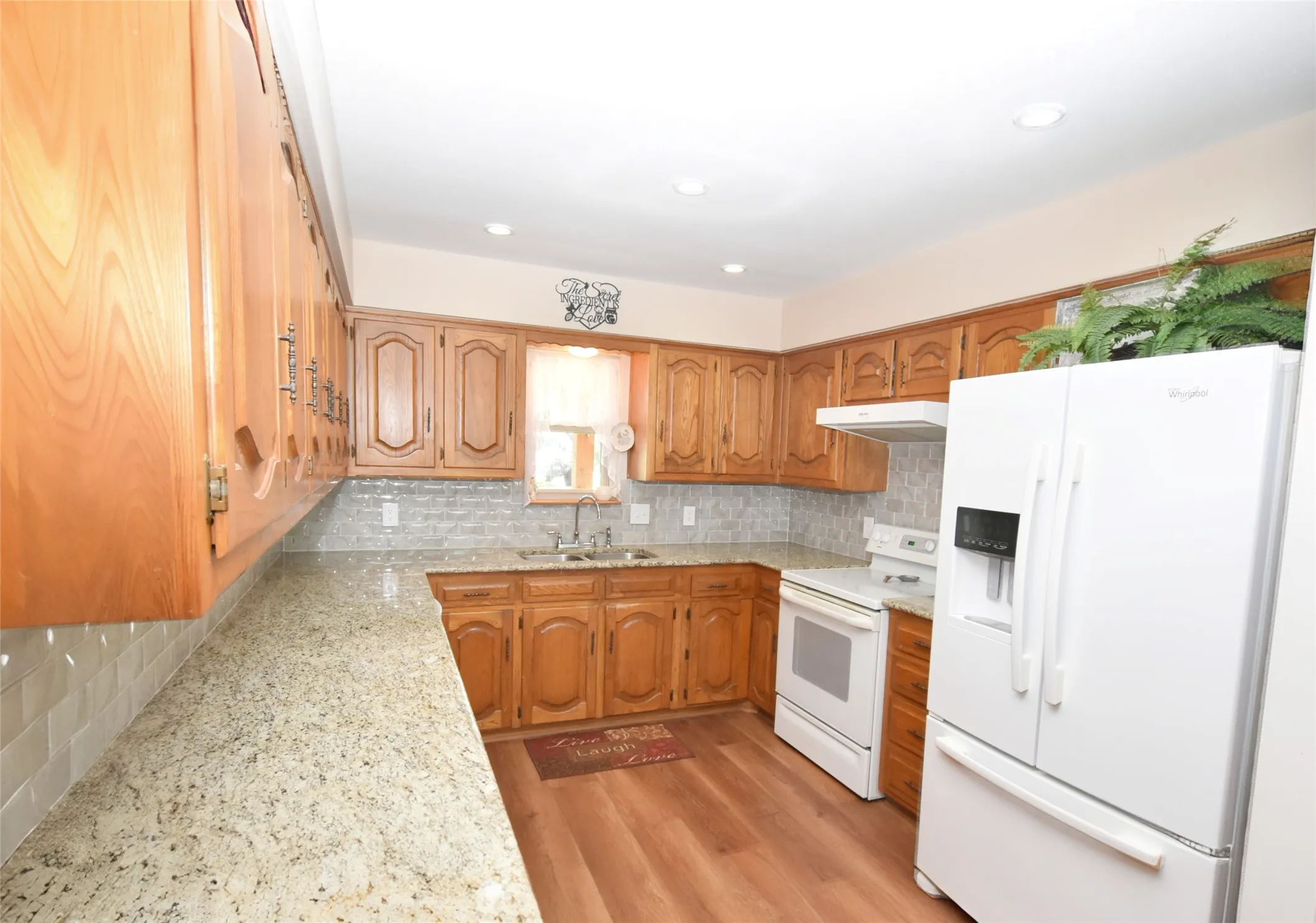 Single Family Residence For Sale in Wood County , 156 Private Road 5218, Quitman, Texas 75783, 3 Bedroom, 2 Bathroom, 4 Garage spaces, 1,631 Sqft, built in 1985, mls#21181494, Real Estate Agent in Quitman, Homes For Sale in Wood county, Homes For Sale in Quitman, Realtor in Quitman Texas, Real Estate Brokerage Independent Realty Texas, Luminita Cordes Realtor