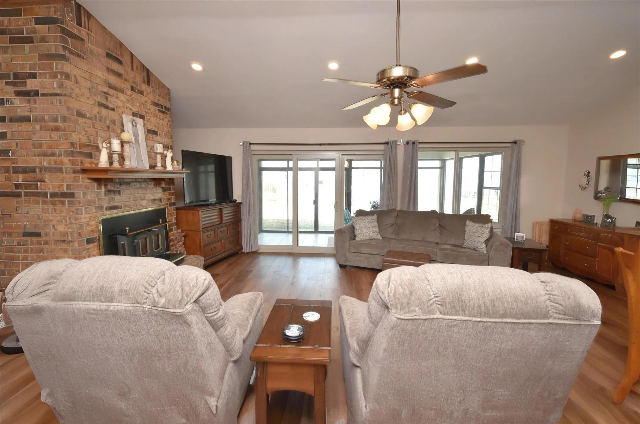 Single Family Residence For Sale in Wood County , 156 Private Road 5218, Quitman, Texas 75783, 3 Bedroom, 2 Bathroom, 4 Garage spaces, 1,631 Sqft, built in 1985, mls#21181494, Real Estate Agent in Quitman, Homes For Sale in Wood county, Homes For Sale in Quitman, Realtor in Quitman Texas, Real Estate Brokerage Independent Realty Texas, Luminita Cordes Realtor