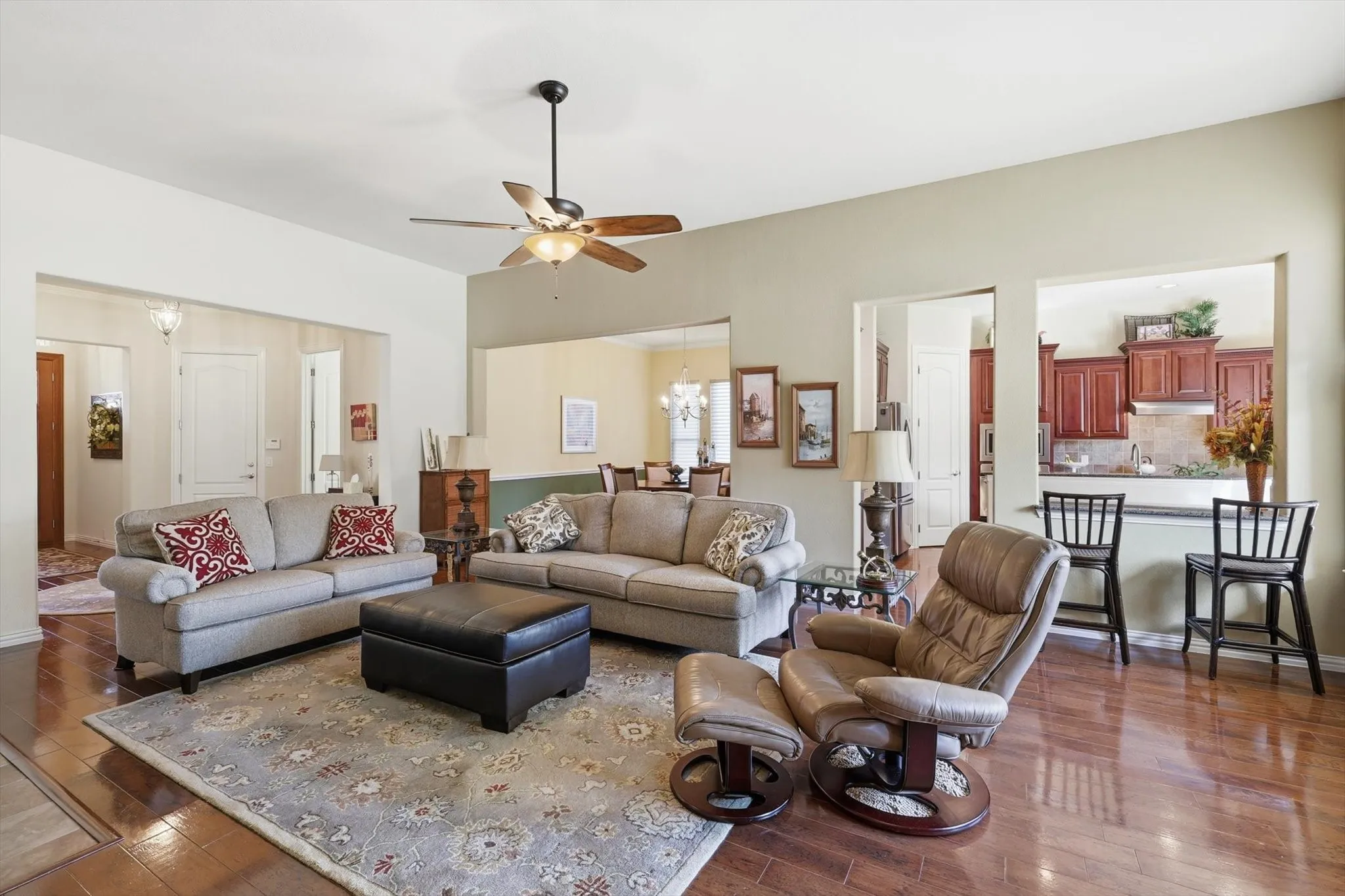 Open floor plan great for entertaining