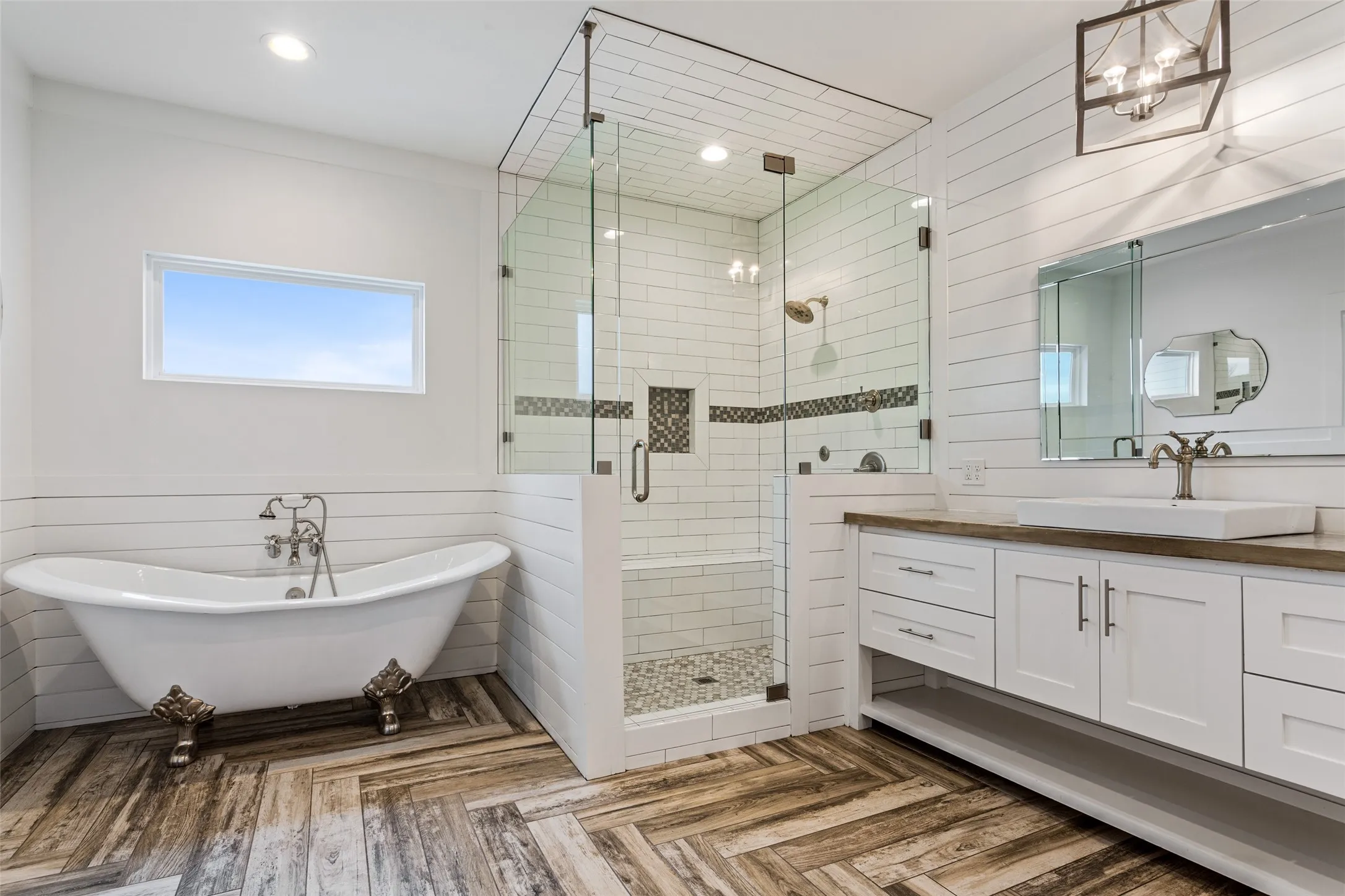 Apartment For Sale in Mc Lennan County , 17309 N Highway 6, Valley Mills, Texas 76689, 3 Bedrooms, 4 Bathrooms, 4 Garage spaces, 5,935 Sqft, built in 2019, Price $5,250,000, mls#21181322, Real Estate Agent in Valley Mills, Homes For Sale in Mc Lennan county, Homes For Sale in Valley Mills, Realtor in Valley Mills Texas, Real Estate Brokerage Independent Realty Texas, Luminita Cordes Realtor