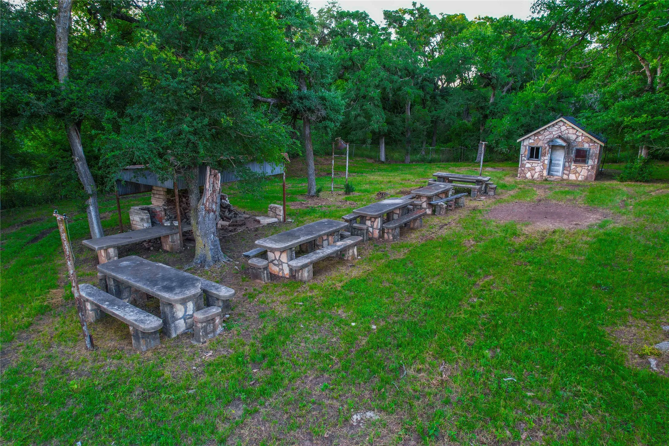 Apartment For Sale in Mc Lennan County , 17309 N Highway 6, Valley Mills, Texas 76689, 3 Bedrooms, 4 Bathrooms, 4 Garage spaces, 5,935 Sqft, built in 2019, Price $5,250,000, mls#21181322, Real Estate Agent in Valley Mills, Homes For Sale in Mc Lennan county, Homes For Sale in Valley Mills, Realtor in Valley Mills Texas, Real Estate Brokerage Independent Realty Texas, Luminita Cordes Realtor