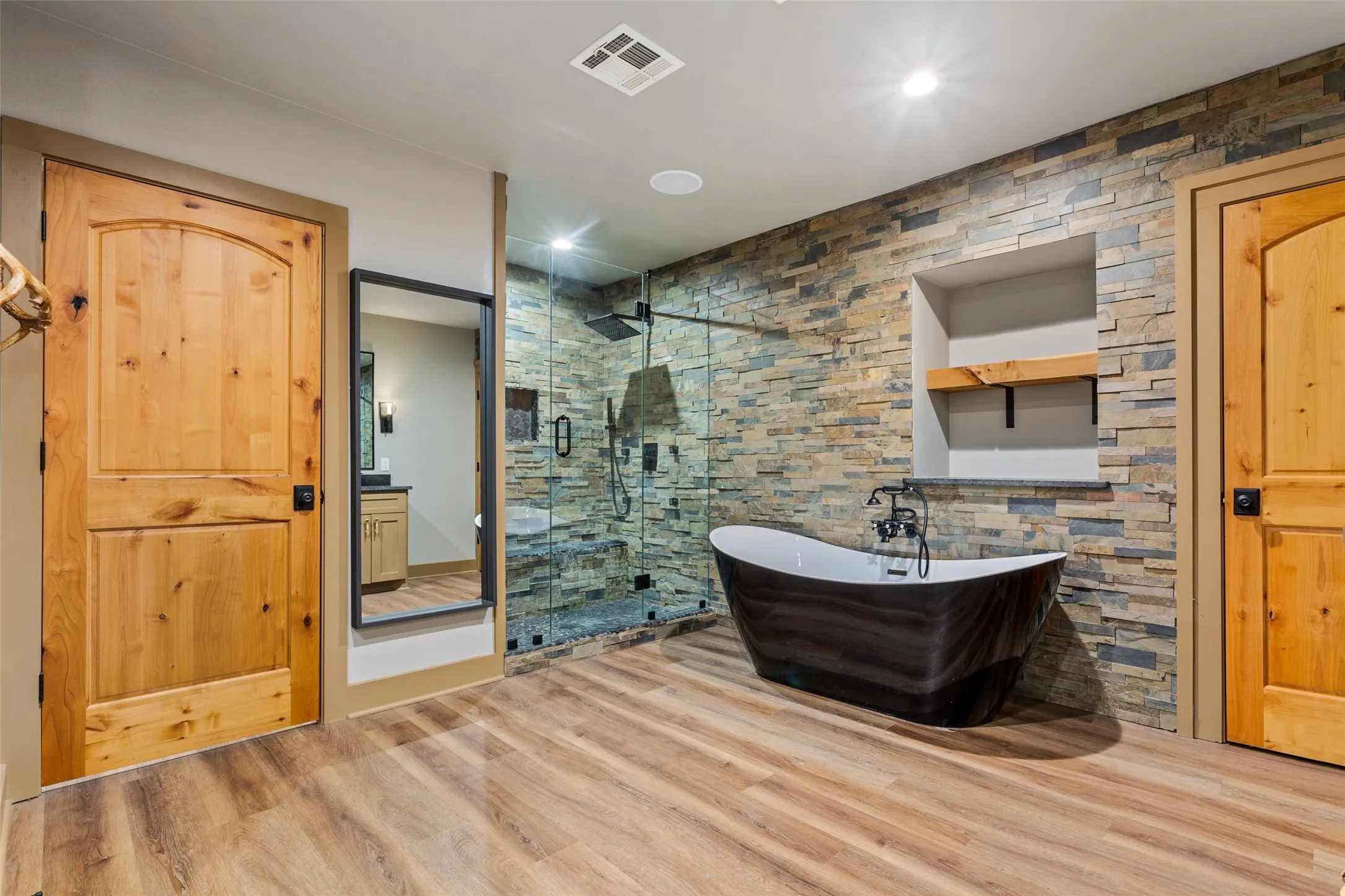 Apartment For Sale in Mc Lennan County , 17309 N Highway 6, Valley Mills, Texas 76689, 3 Bedrooms, 4 Bathrooms, 4 Garage spaces, 5,935 Sqft, built in 2019, Price $5,250,000, mls#21181322, Real Estate Agent in Valley Mills, Homes For Sale in Mc Lennan county, Homes For Sale in Valley Mills, Realtor in Valley Mills Texas, Real Estate Brokerage Independent Realty Texas, Luminita Cordes Realtor