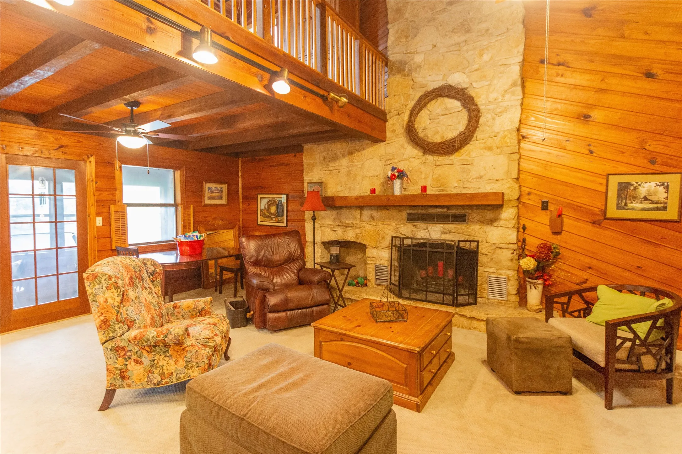 Single Family Residence For Sale in Cherokee County , 115 Lago Vista Lane, Jacksonville, Texas 75766, 3 Bedroom, 2 Bathroom, 2 Garage spaces, 2,440 Sqft, built in 1978, Preowned, mls#21182315, Real Estate Agent in Jacksonville, Homes For Sale in Cherokee county, Homes For Sale in Jacksonville, Realtor in Jacksonville Texas, Real Estate Brokerage Independent Realty Texas, Luminita Cordes Realtor