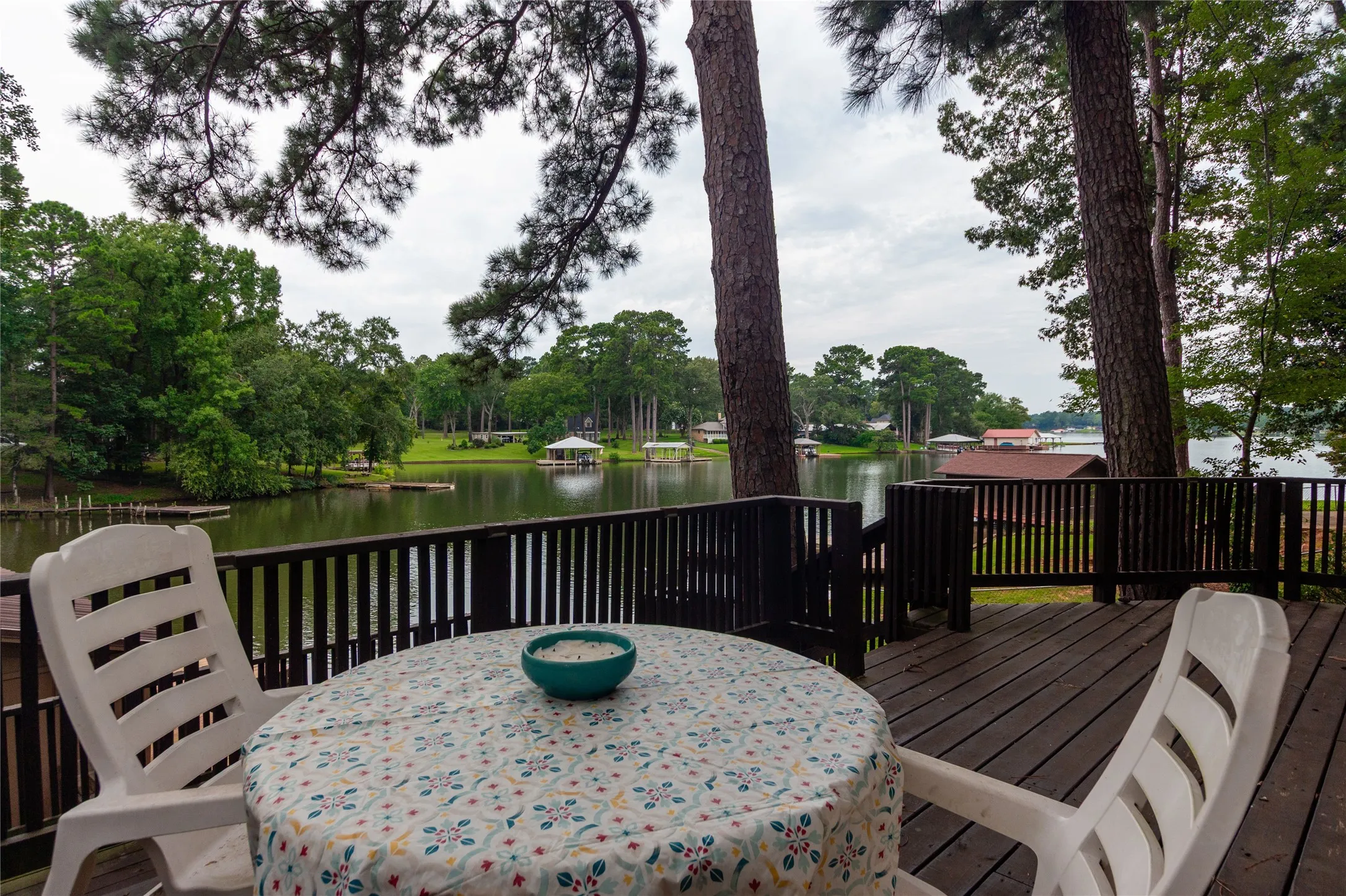 Single Family Residence For Sale in Cherokee County , 115 Lago Vista Lane, Jacksonville, Texas 75766, 3 Bedroom, 2 Bathroom, 2 Garage spaces, 2,440 Sqft, built in 1978, Preowned, mls#21182315, Real Estate Agent in Jacksonville, Homes For Sale in Cherokee county, Homes For Sale in Jacksonville, Realtor in Jacksonville Texas, Real Estate Brokerage Independent Realty Texas, Luminita Cordes Realtor