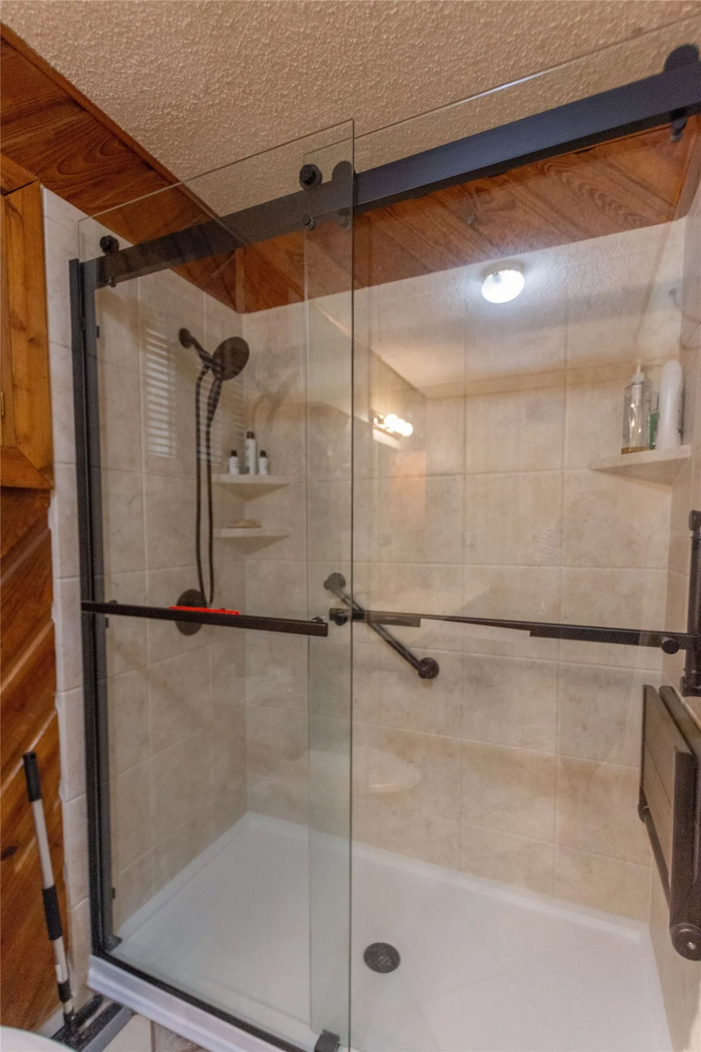 Single Family Residence For Sale in Cherokee County , 115 Lago Vista Lane, Jacksonville, Texas 75766, 3 Bedroom, 2 Bathroom, 2 Garage spaces, 2,440 Sqft, built in 1978, Preowned, mls#21182315, Real Estate Agent in Jacksonville, Homes For Sale in Cherokee county, Homes For Sale in Jacksonville, Realtor in Jacksonville Texas, Real Estate Brokerage Independent Realty Texas, Luminita Cordes Realtor