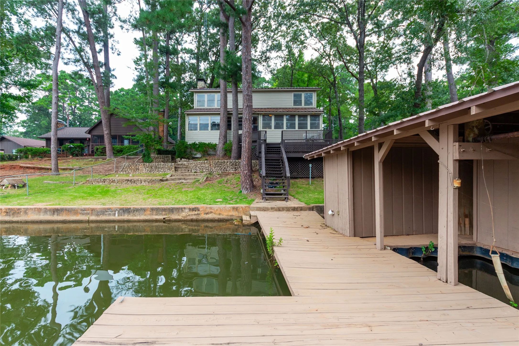 Single Family Residence For Sale in Cherokee County , 115 Lago Vista Lane, Jacksonville, Texas 75766, 3 Bedroom, 2 Bathroom, 2 Garage spaces, 2,440 Sqft, built in 1978, Preowned, mls#21182315, Real Estate Agent in Jacksonville, Homes For Sale in Cherokee county, Homes For Sale in Jacksonville, Realtor in Jacksonville Texas, Real Estate Brokerage Independent Realty Texas, Luminita Cordes Realtor