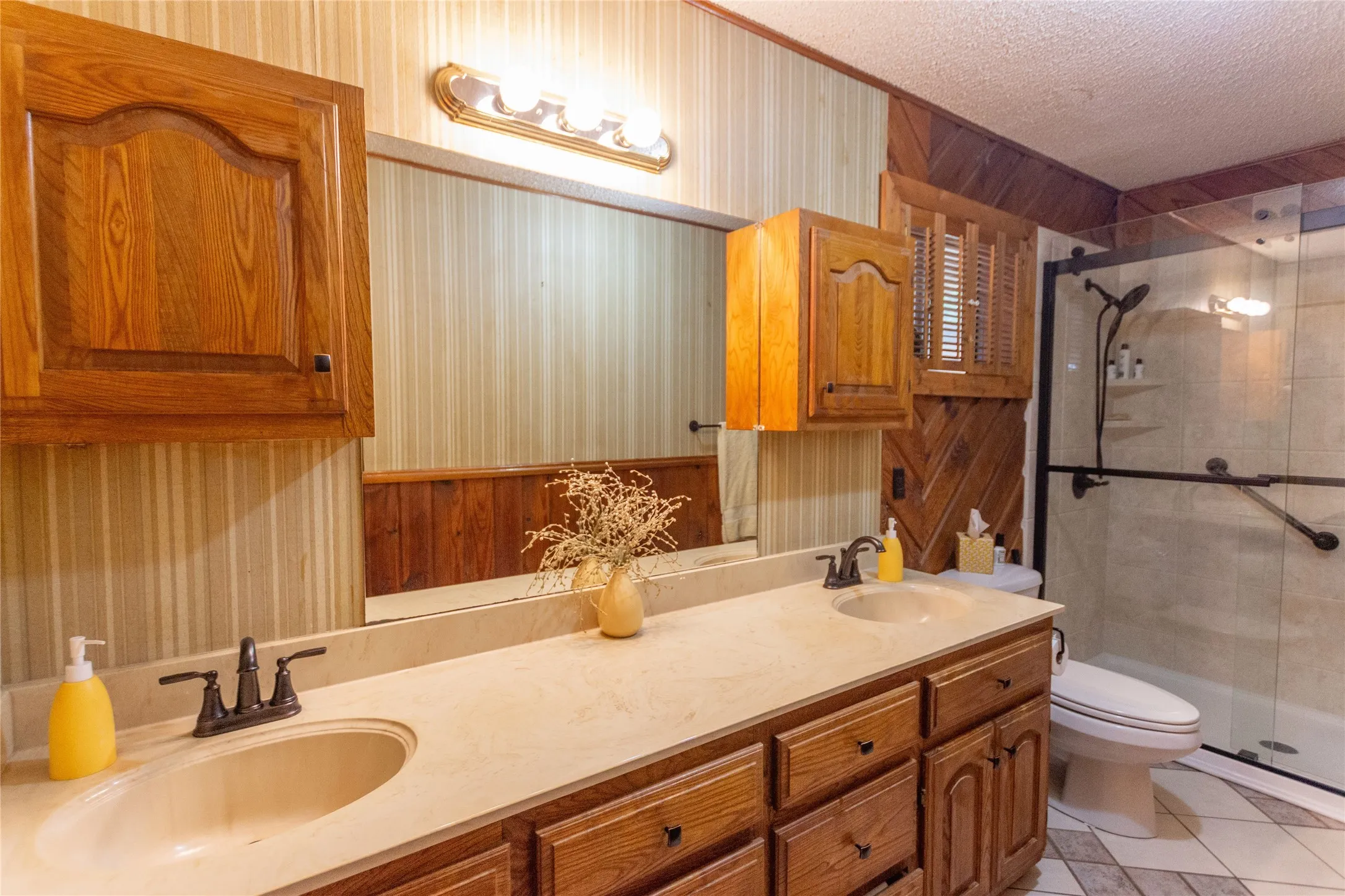 Single Family Residence For Sale in Cherokee County , 115 Lago Vista Lane, Jacksonville, Texas 75766, 3 Bedroom, 2 Bathroom, 2 Garage spaces, 2,440 Sqft, built in 1978, Preowned, mls#21182315, Real Estate Agent in Jacksonville, Homes For Sale in Cherokee county, Homes For Sale in Jacksonville, Realtor in Jacksonville Texas, Real Estate Brokerage Independent Realty Texas, Luminita Cordes Realtor