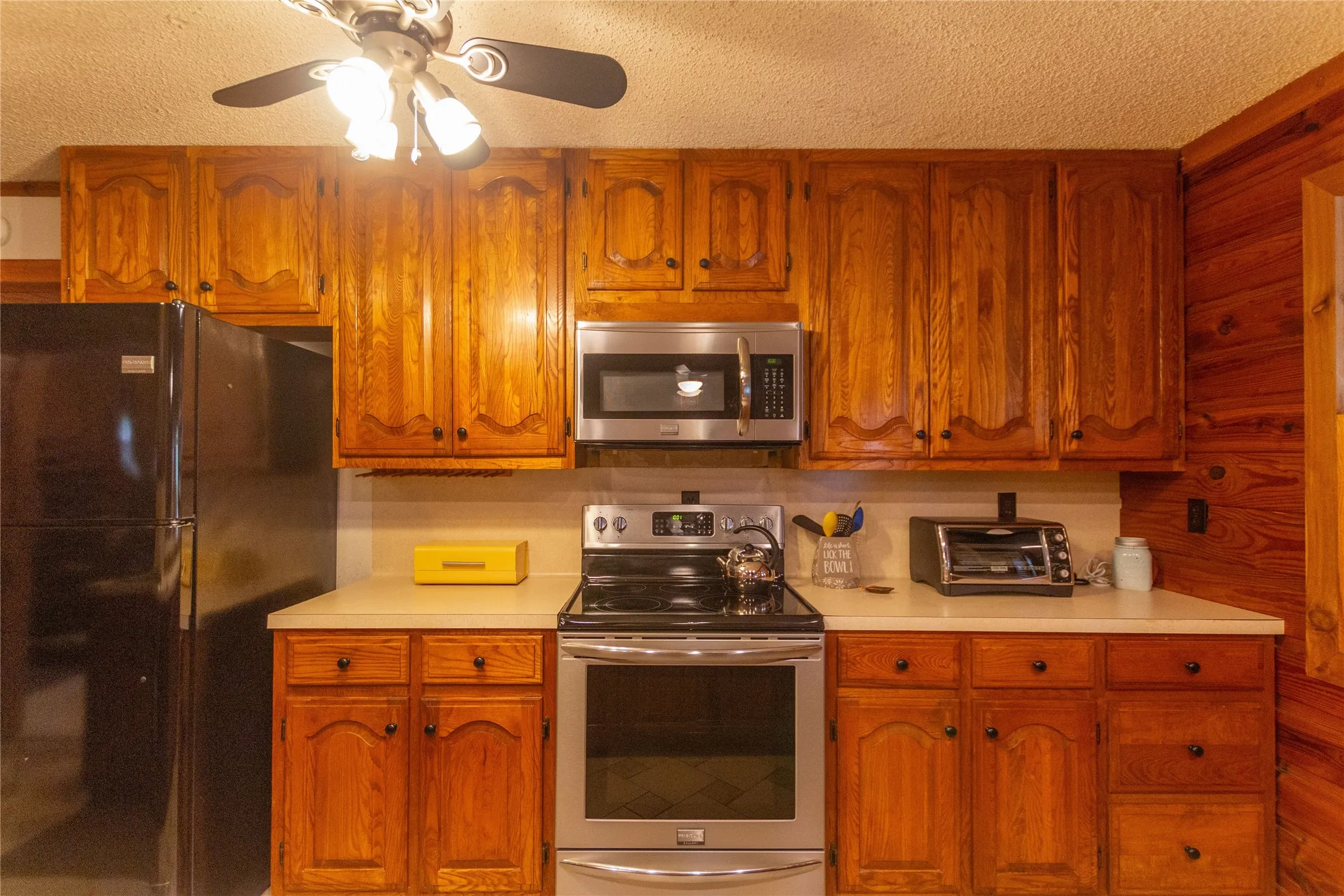 Single Family Residence For Sale in Cherokee County , 115 Lago Vista Lane, Jacksonville, Texas 75766, 3 Bedroom, 2 Bathroom, 2 Garage spaces, 2,440 Sqft, built in 1978, Preowned, mls#21182315, Real Estate Agent in Jacksonville, Homes For Sale in Cherokee county, Homes For Sale in Jacksonville, Realtor in Jacksonville Texas, Real Estate Brokerage Independent Realty Texas, Luminita Cordes Realtor