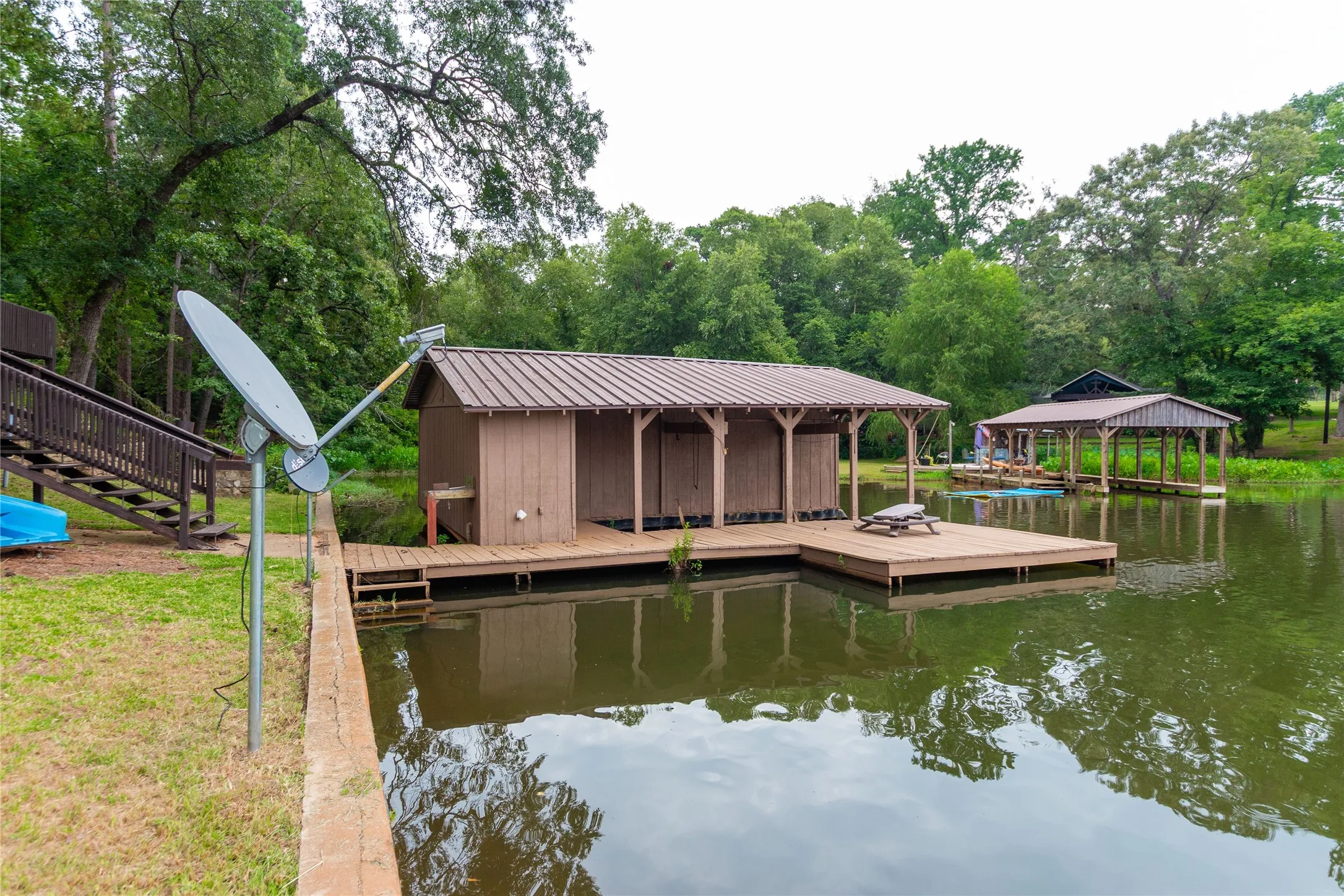 Single Family Residence For Sale in Cherokee County , 115 Lago Vista Lane, Jacksonville, Texas 75766, 3 Bedroom, 2 Bathroom, 2 Garage spaces, 2,440 Sqft, built in 1978, Preowned, mls#21182315, Real Estate Agent in Jacksonville, Homes For Sale in Cherokee county, Homes For Sale in Jacksonville, Realtor in Jacksonville Texas, Real Estate Brokerage Independent Realty Texas, Luminita Cordes Realtor