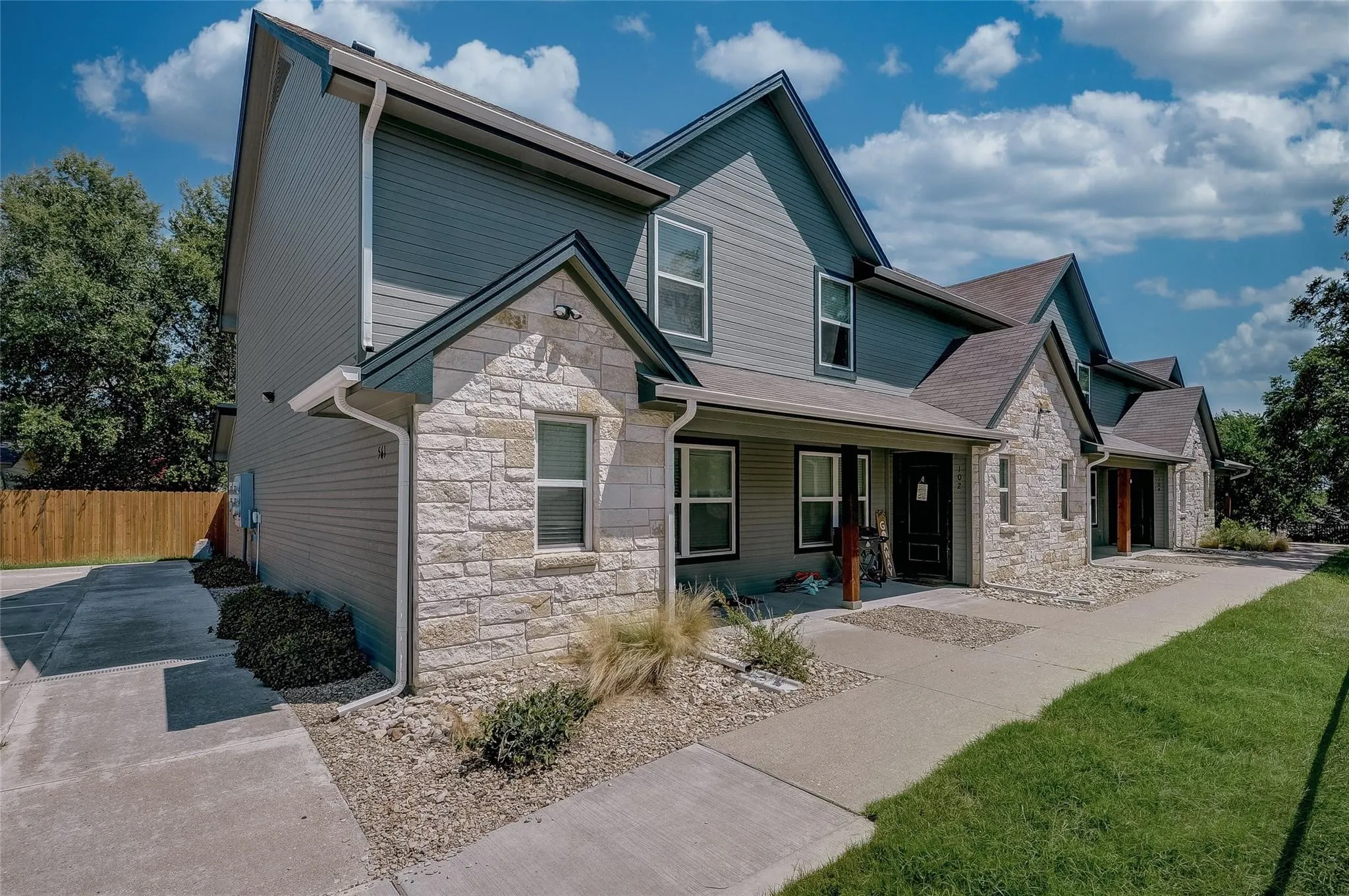 Townhouse For Rent in Erath County , 561 S Second, Stephenville, Texas 76401, 3 Bedroom, 3 Bathroom, Garage spaces, 1,500 Sqft, built in 2021, Preowned, mls#21182366, Real Estate Agent in Stephenville, Homes For Rent in Erath county, Homes For Rent in Stephenville, Realtor in Stephenville Texas, Real Estate Brokerage Independent Realty Texas, Luminita Cordes Realtor