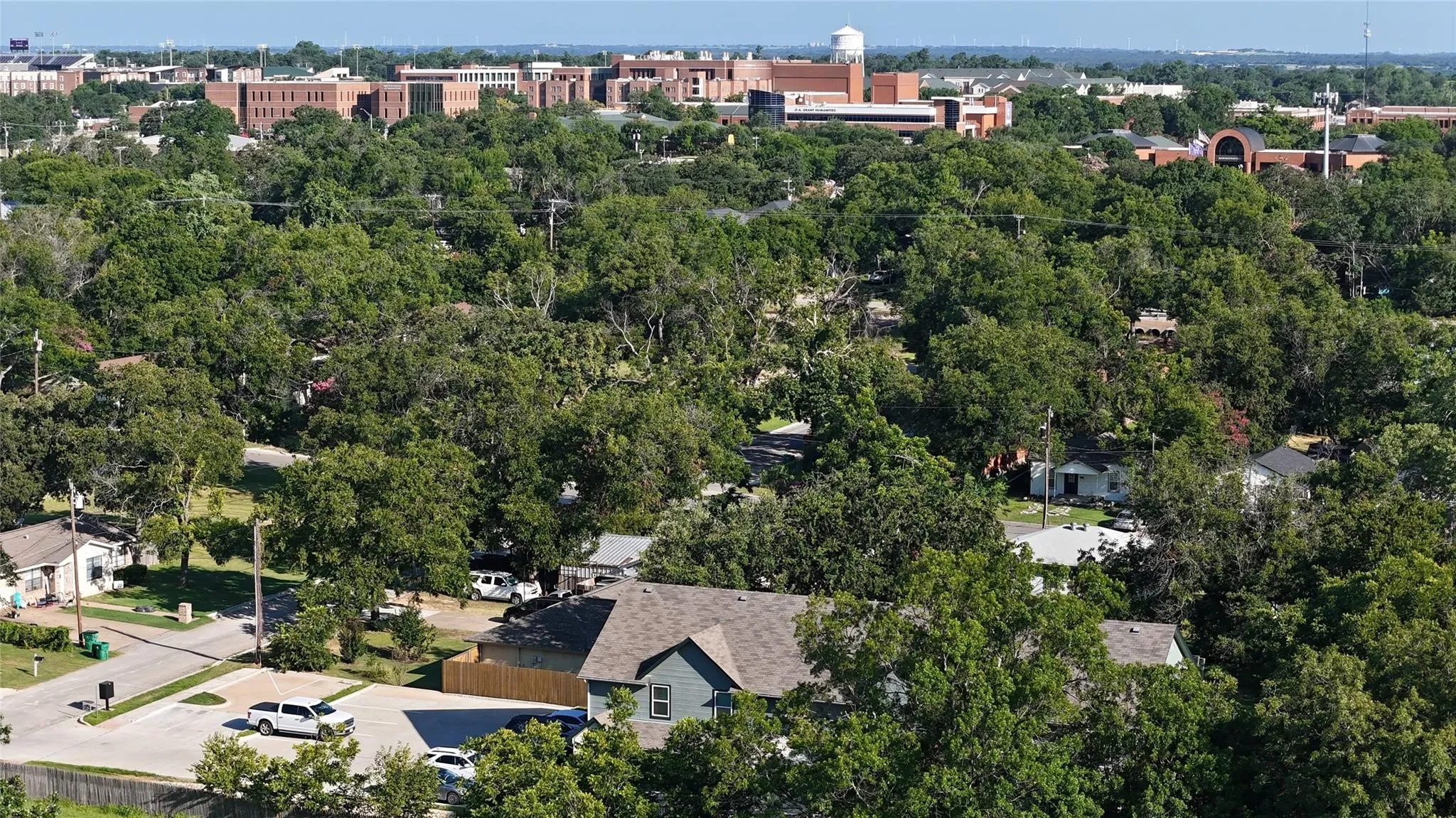 Near Tarleton University with a short walk or communte