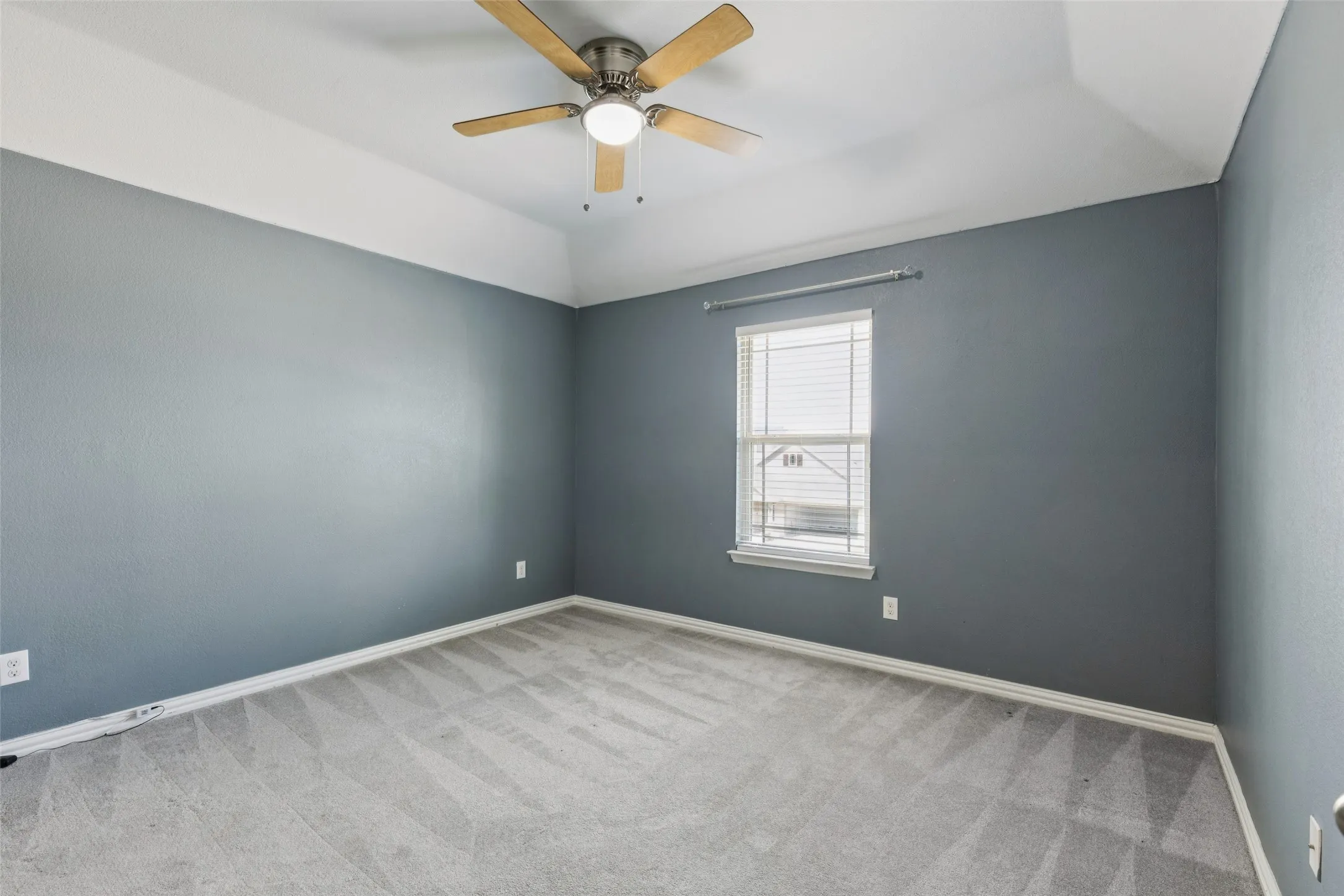 Single Family Residence For Sale in Denton County , 14740 Rocky Face Lane, Fort Worth, Texas 76052, 4 Bedroom, 4 Bathroom, 2 Garage spaces, 3,007 Sqft, built in 2017, Preowned, mls#21181521, Real Estate Agent in Fort Worth, Homes For Sale in Denton county, Homes For Sale in Fort Worth, Realtor in Fort Worth Texas, Real Estate Brokerage Independent Realty Texas, Luminita Cordes Realtor