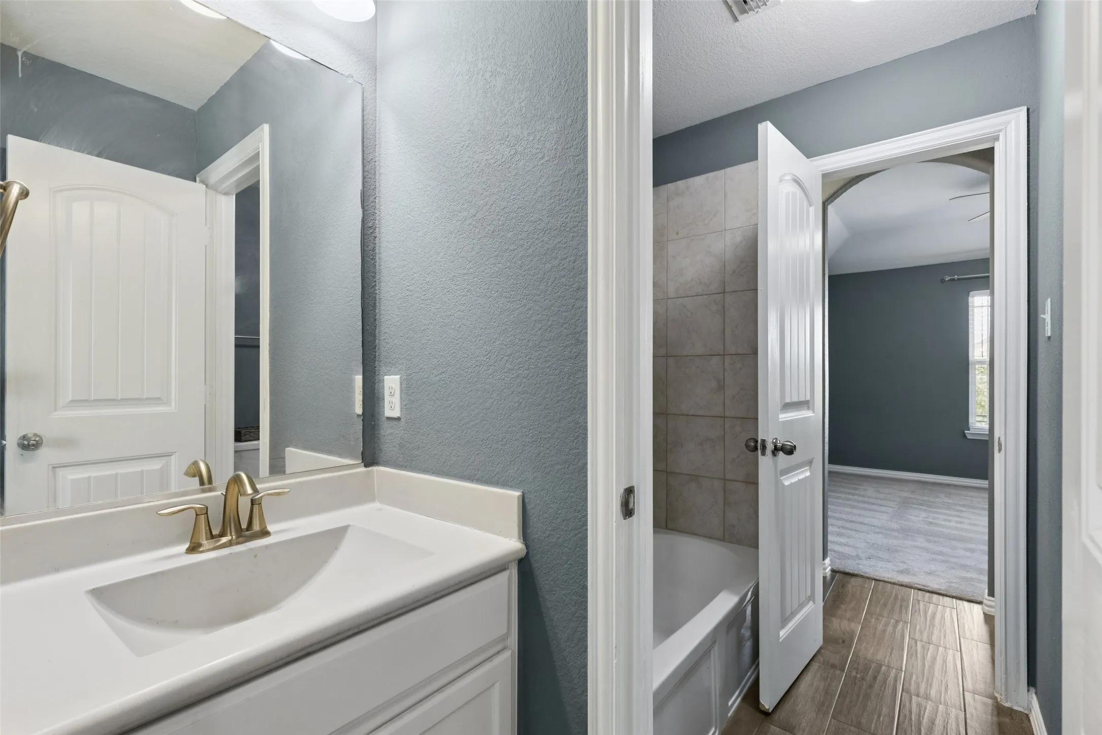 Single Family Residence For Sale in Denton County , 14740 Rocky Face Lane, Fort Worth, Texas 76052, 4 Bedroom, 4 Bathroom, 2 Garage spaces, 3,007 Sqft, built in 2017, Preowned, mls#21181521, Real Estate Agent in Fort Worth, Homes For Sale in Denton county, Homes For Sale in Fort Worth, Realtor in Fort Worth Texas, Real Estate Brokerage Independent Realty Texas, Luminita Cordes Realtor