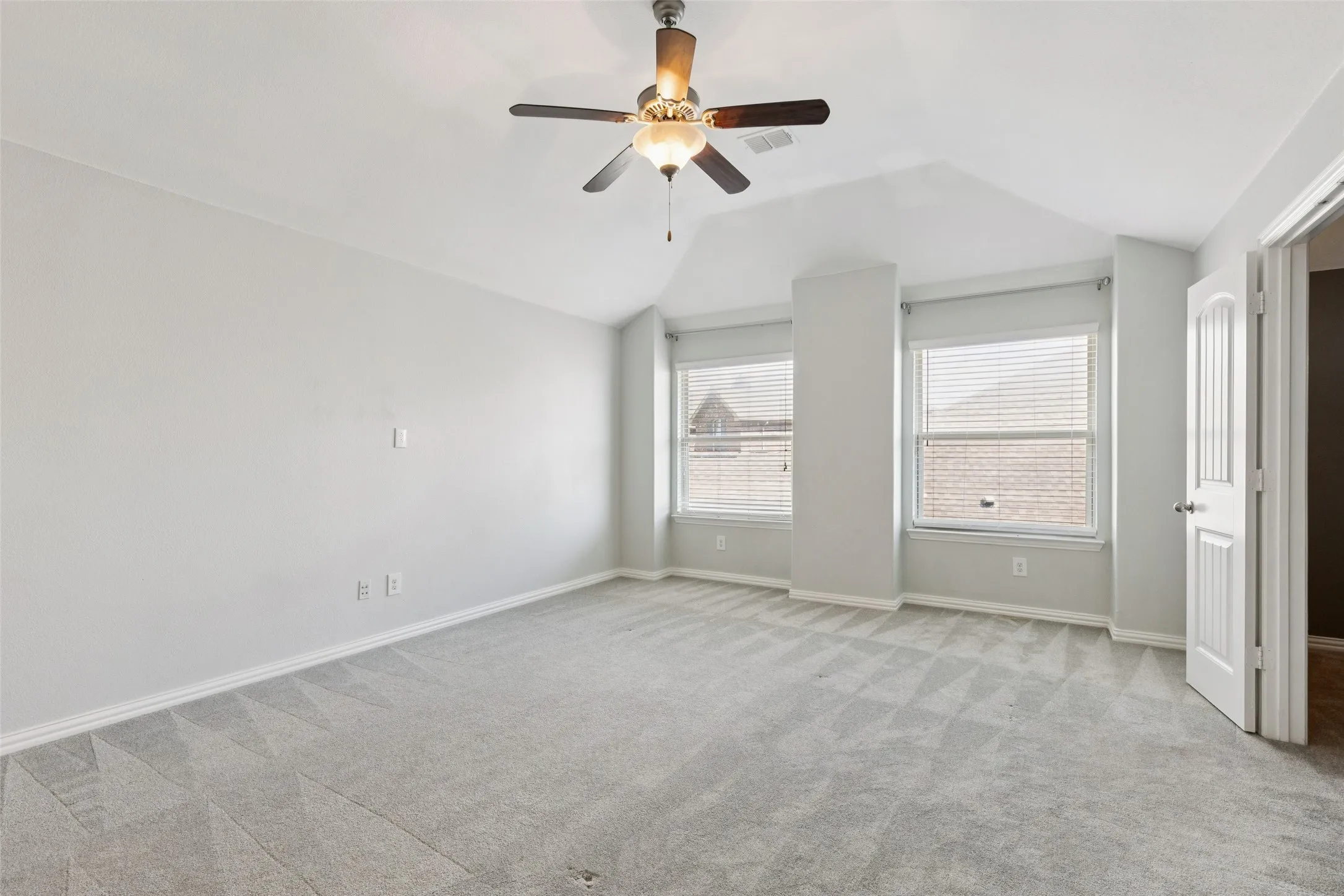 Single Family Residence For Sale in Denton County , 14740 Rocky Face Lane, Fort Worth, Texas 76052, 4 Bedroom, 4 Bathroom, 2 Garage spaces, 3,007 Sqft, built in 2017, Preowned, mls#21181521, Real Estate Agent in Fort Worth, Homes For Sale in Denton county, Homes For Sale in Fort Worth, Realtor in Fort Worth Texas, Real Estate Brokerage Independent Realty Texas, Luminita Cordes Realtor