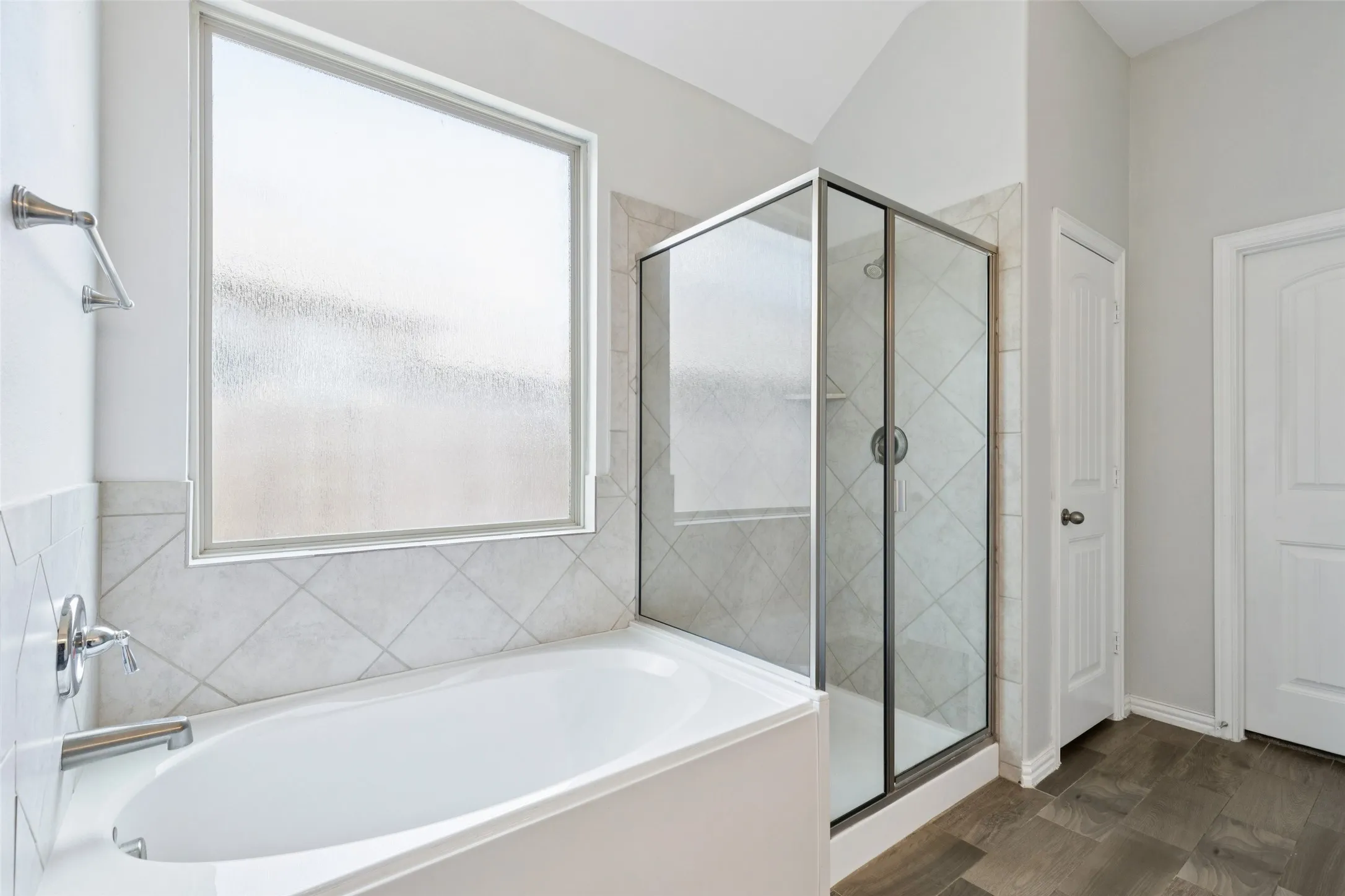 Single Family Residence For Sale in Denton County , 14740 Rocky Face Lane, Fort Worth, Texas 76052, 4 Bedroom, 4 Bathroom, 2 Garage spaces, 3,007 Sqft, built in 2017, Preowned, mls#21181521, Real Estate Agent in Fort Worth, Homes For Sale in Denton county, Homes For Sale in Fort Worth, Realtor in Fort Worth Texas, Real Estate Brokerage Independent Realty Texas, Luminita Cordes Realtor