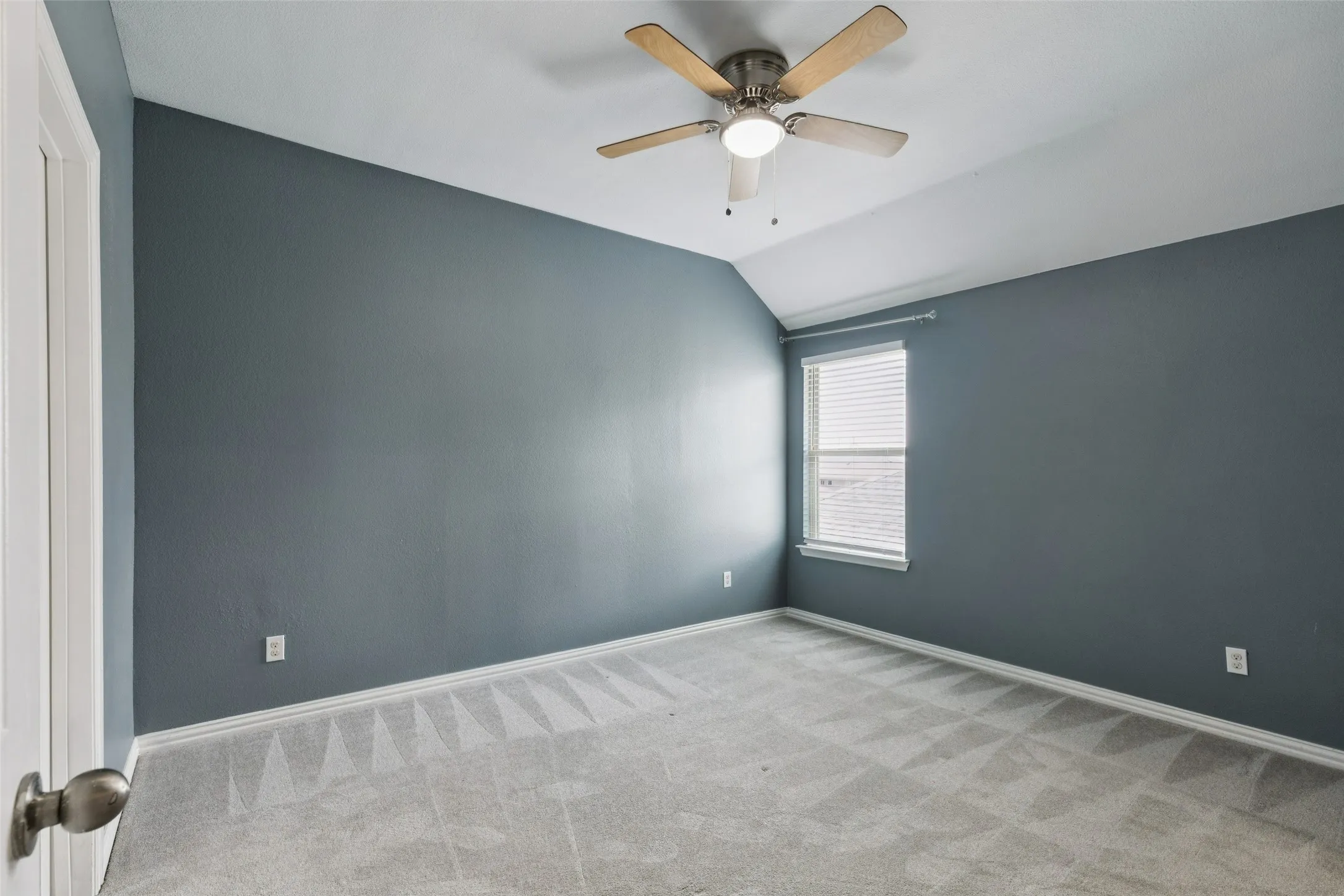 Single Family Residence For Sale in Denton County , 14740 Rocky Face Lane, Fort Worth, Texas 76052, 4 Bedroom, 4 Bathroom, 2 Garage spaces, 3,007 Sqft, built in 2017, Preowned, mls#21181521, Real Estate Agent in Fort Worth, Homes For Sale in Denton county, Homes For Sale in Fort Worth, Realtor in Fort Worth Texas, Real Estate Brokerage Independent Realty Texas, Luminita Cordes Realtor