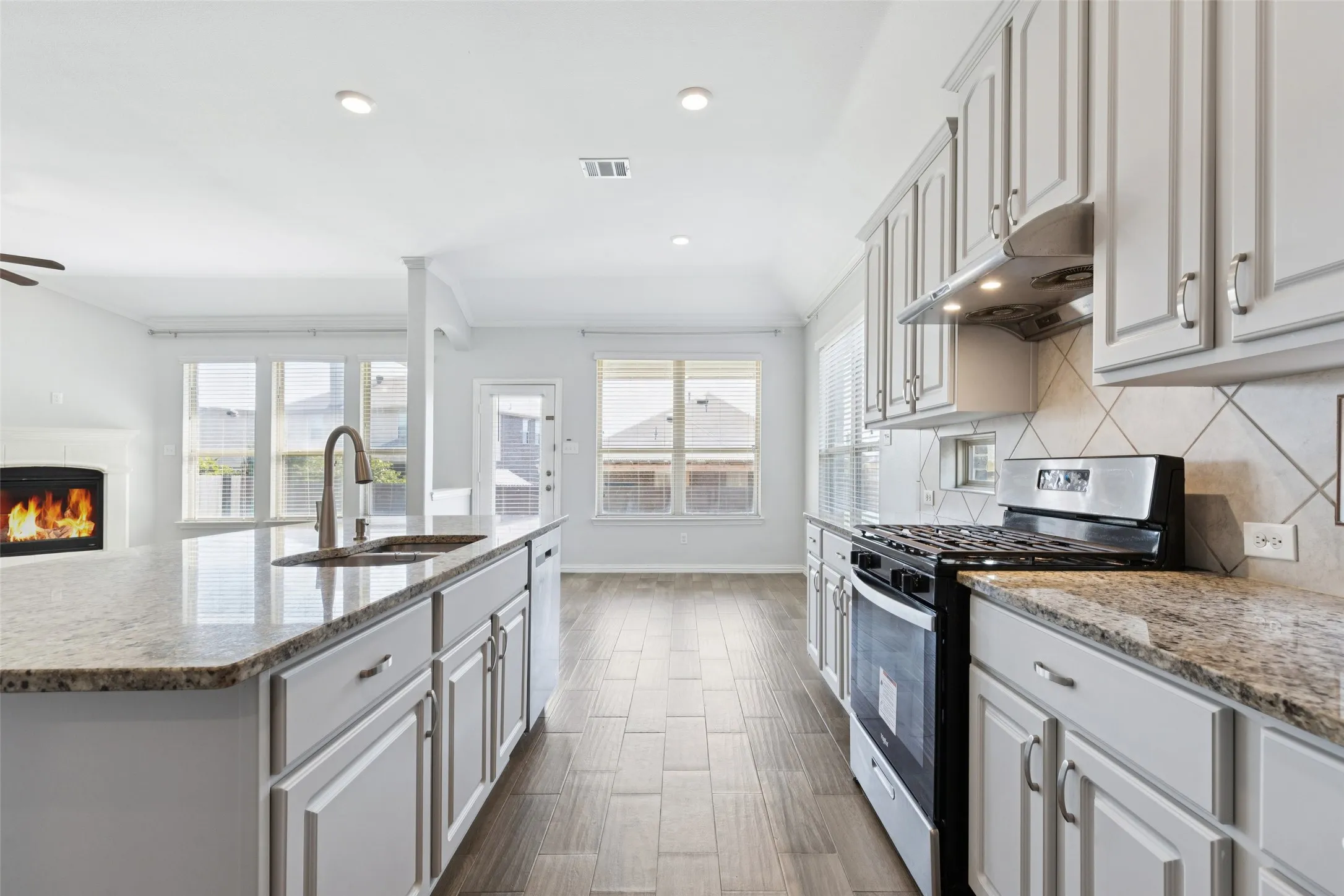 Single Family Residence For Sale in Denton County , 14740 Rocky Face Lane, Fort Worth, Texas 76052, 4 Bedroom, 4 Bathroom, 2 Garage spaces, 3,007 Sqft, built in 2017, Preowned, mls#21181521, Real Estate Agent in Fort Worth, Homes For Sale in Denton county, Homes For Sale in Fort Worth, Realtor in Fort Worth Texas, Real Estate Brokerage Independent Realty Texas, Luminita Cordes Realtor
