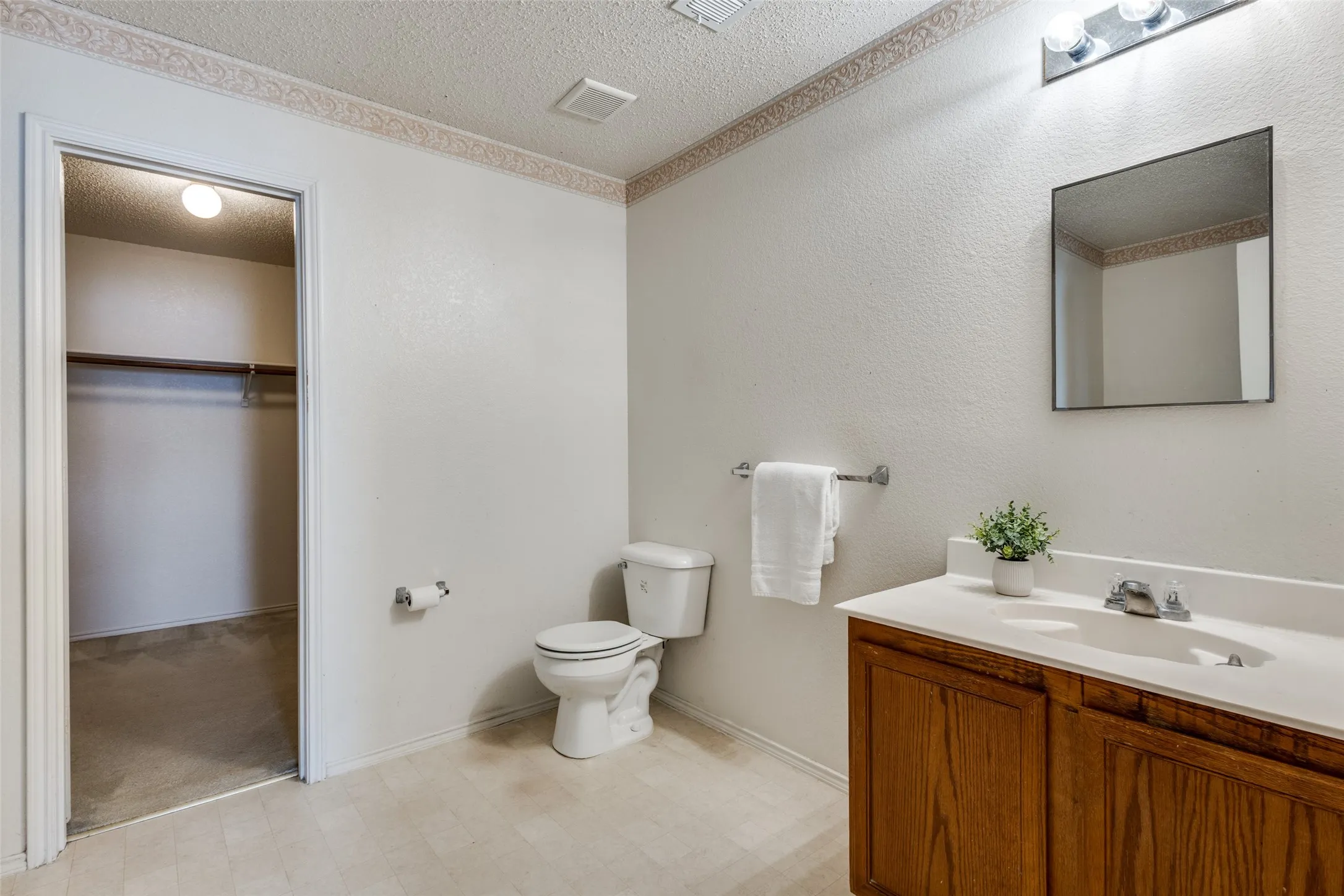 Single Family Residence For Sale in Collin County , 2532 Timberbrook Trail, Mc Kinney, Texas 75071, 4 Bedroom, 3 Bathroom, 2 Garage spaces, 2,307 Sqft, built in 2001, Preowned, mls#21180182, Real Estate Agent in Mc Kinney, Homes For Sale in Collin county, Homes For Sale in Mc Kinney, Realtor in Mc Kinney Texas, Real Estate Brokerage Independent Realty Texas, Luminita Cordes Realtor