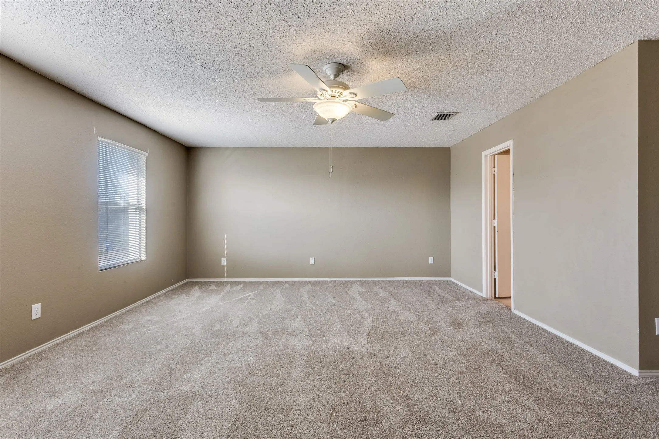 Single Family Residence For Sale in Collin County , 2532 Timberbrook Trail, Mc Kinney, Texas 75071, 4 Bedroom, 3 Bathroom, 2 Garage spaces, 2,307 Sqft, built in 2001, Preowned, mls#21180182, Real Estate Agent in Mc Kinney, Homes For Sale in Collin county, Homes For Sale in Mc Kinney, Realtor in Mc Kinney Texas, Real Estate Brokerage Independent Realty Texas, Luminita Cordes Realtor