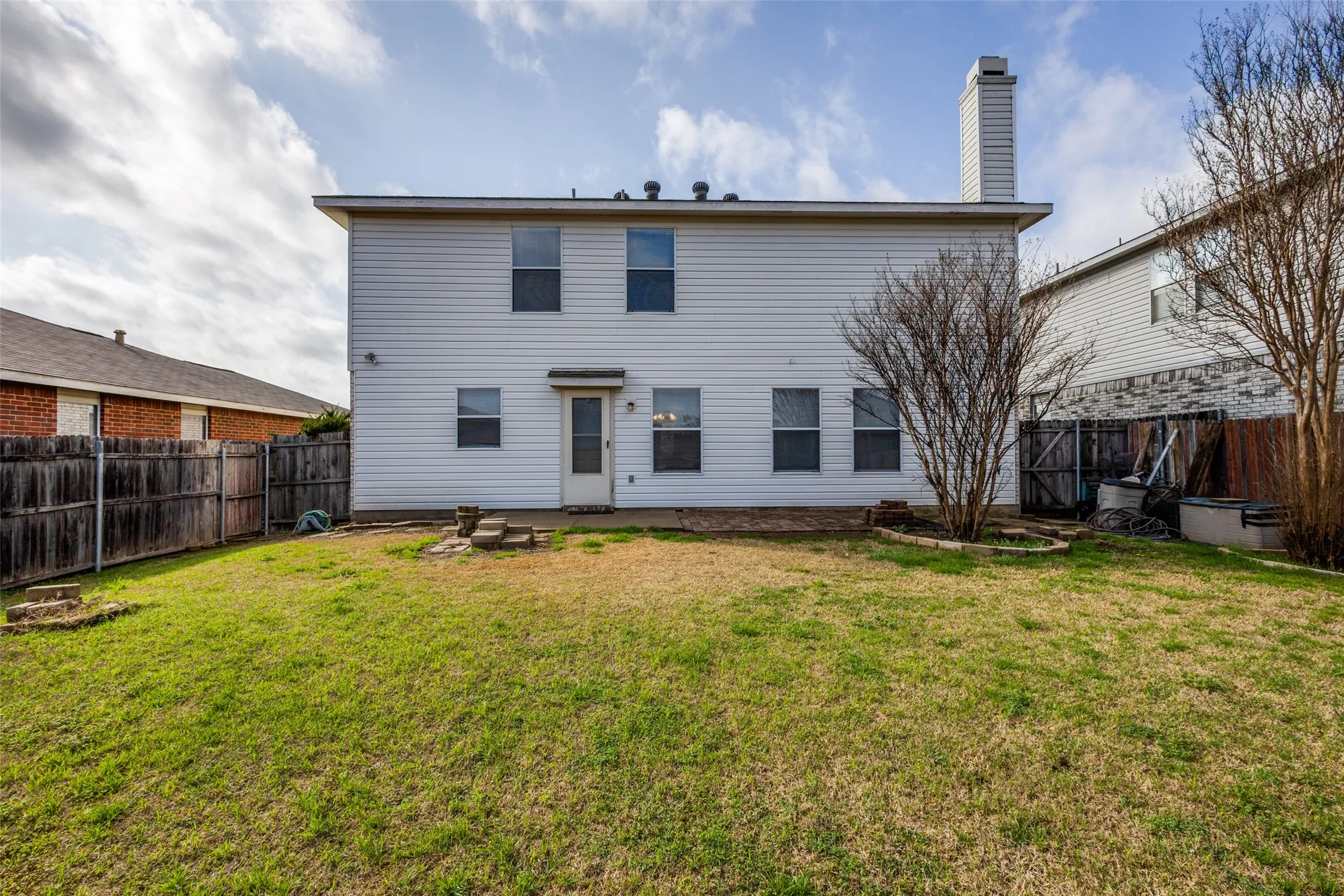 Single Family Residence For Sale in Collin County , 2532 Timberbrook Trail, Mc Kinney, Texas 75071, 4 Bedroom, 3 Bathroom, 2 Garage spaces, 2,307 Sqft, built in 2001, Preowned, mls#21180182, Real Estate Agent in Mc Kinney, Homes For Sale in Collin county, Homes For Sale in Mc Kinney, Realtor in Mc Kinney Texas, Real Estate Brokerage Independent Realty Texas, Luminita Cordes Realtor