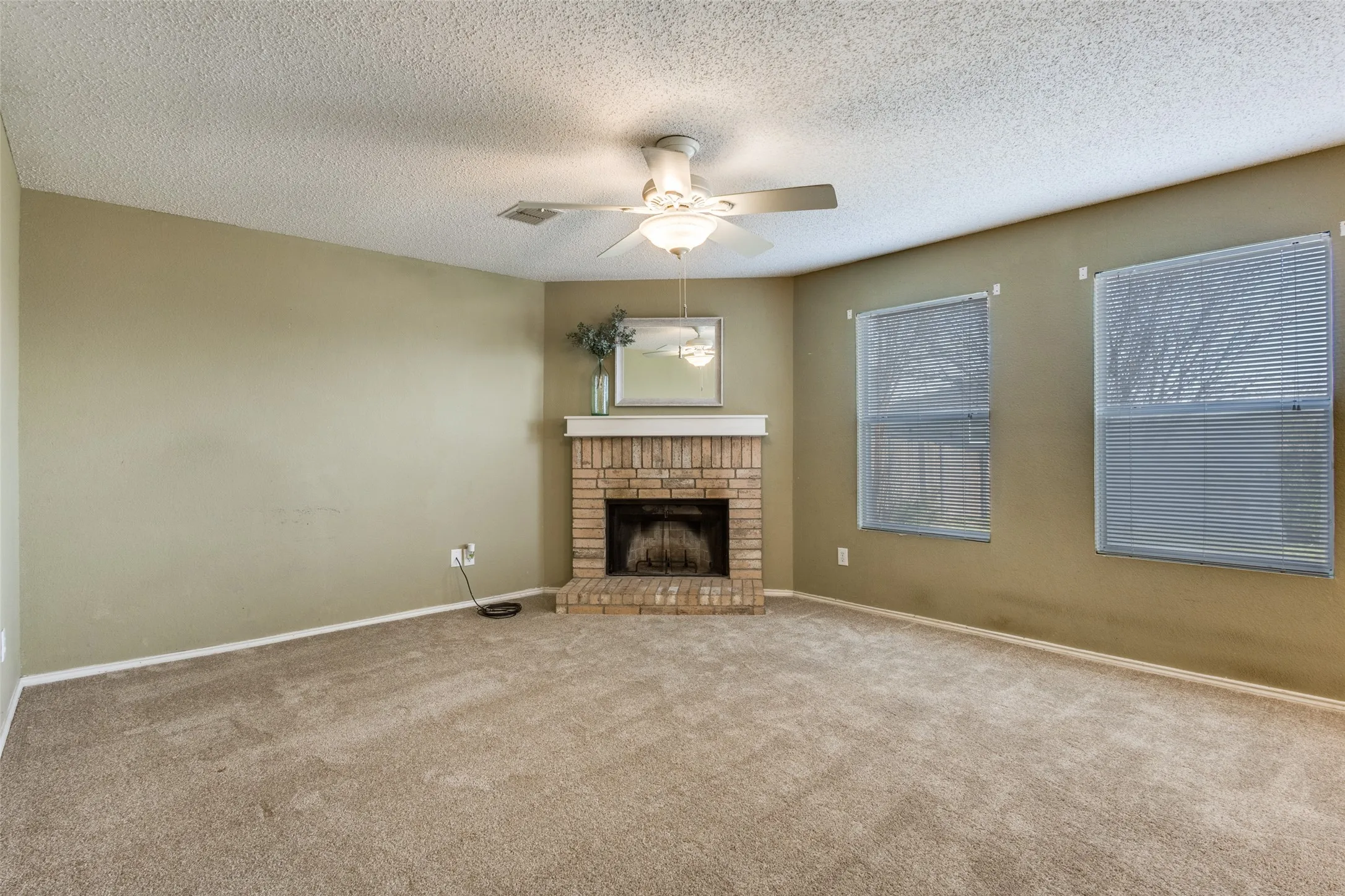 Single Family Residence For Sale in Collin County , 2532 Timberbrook Trail, Mc Kinney, Texas 75071, 4 Bedroom, 3 Bathroom, 2 Garage spaces, 2,307 Sqft, built in 2001, Preowned, mls#21180182, Real Estate Agent in Mc Kinney, Homes For Sale in Collin county, Homes For Sale in Mc Kinney, Realtor in Mc Kinney Texas, Real Estate Brokerage Independent Realty Texas, Luminita Cordes Realtor