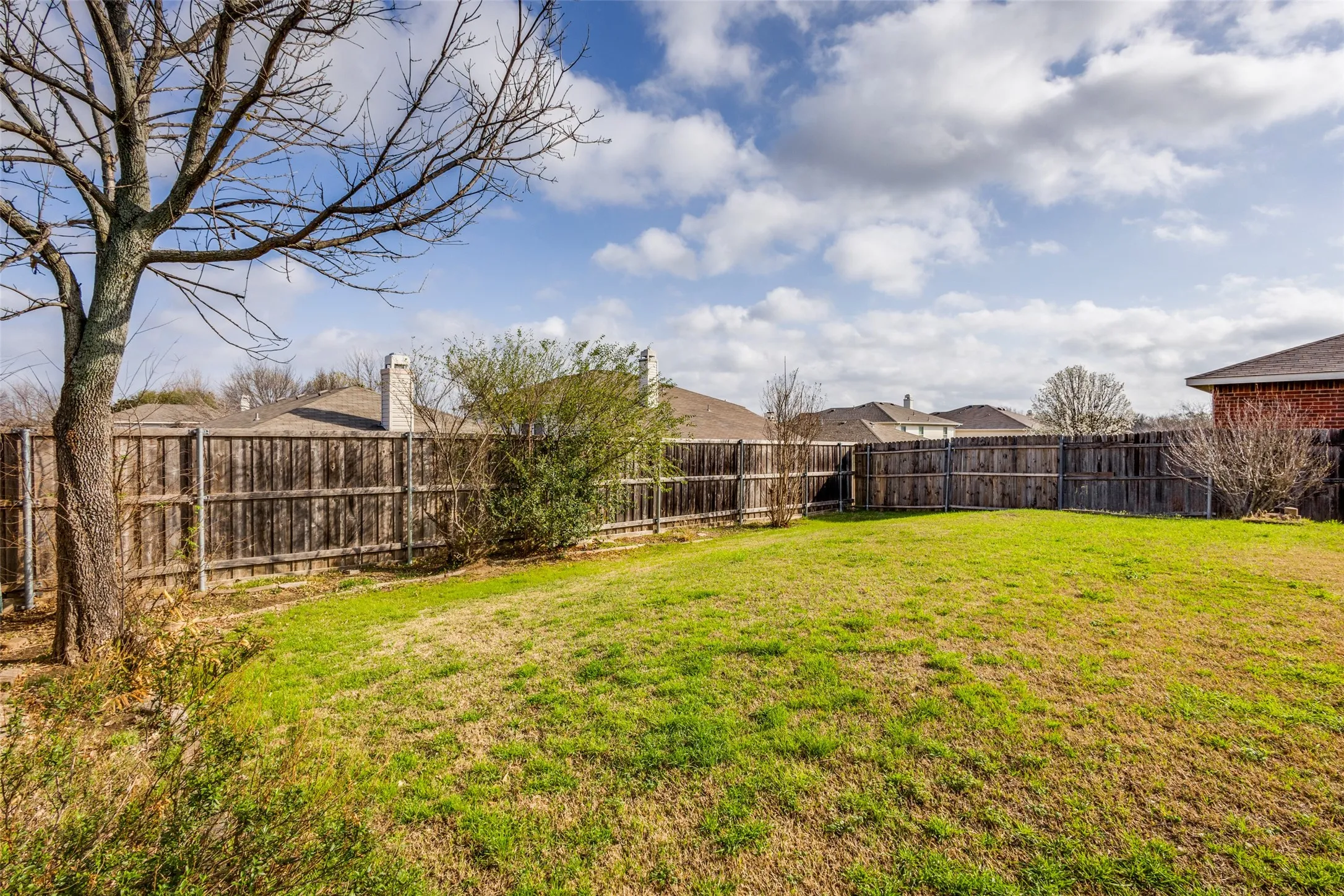 Single Family Residence For Sale in Collin County , 2532 Timberbrook Trail, Mc Kinney, Texas 75071, 4 Bedroom, 3 Bathroom, 2 Garage spaces, 2,307 Sqft, built in 2001, Preowned, mls#21180182, Real Estate Agent in Mc Kinney, Homes For Sale in Collin county, Homes For Sale in Mc Kinney, Realtor in Mc Kinney Texas, Real Estate Brokerage Independent Realty Texas, Luminita Cordes Realtor