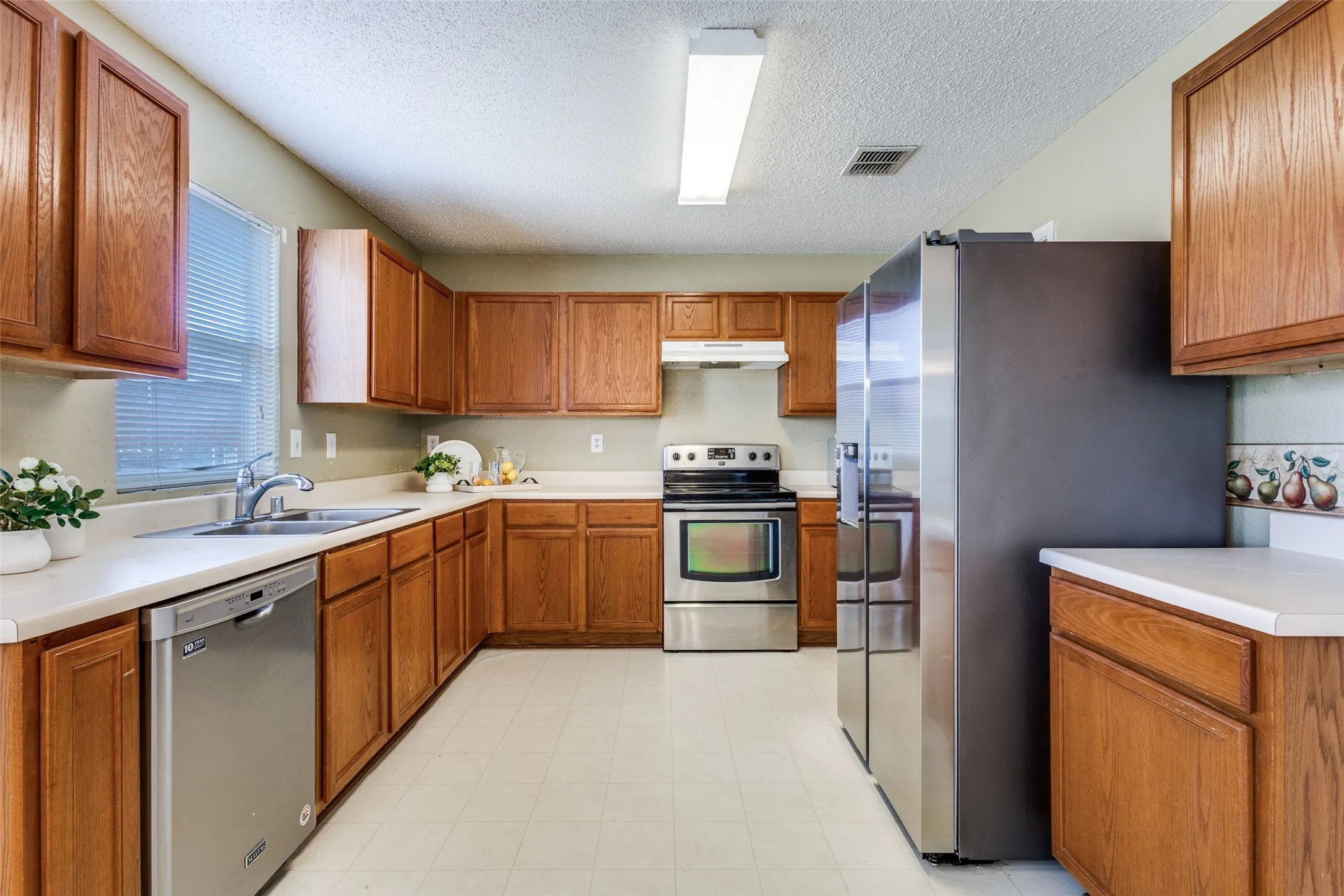 Single Family Residence For Sale in Collin County , 2532 Timberbrook Trail, Mc Kinney, Texas 75071, 4 Bedroom, 3 Bathroom, 2 Garage spaces, 2,307 Sqft, built in 2001, Preowned, mls#21180182, Real Estate Agent in Mc Kinney, Homes For Sale in Collin county, Homes For Sale in Mc Kinney, Realtor in Mc Kinney Texas, Real Estate Brokerage Independent Realty Texas, Luminita Cordes Realtor