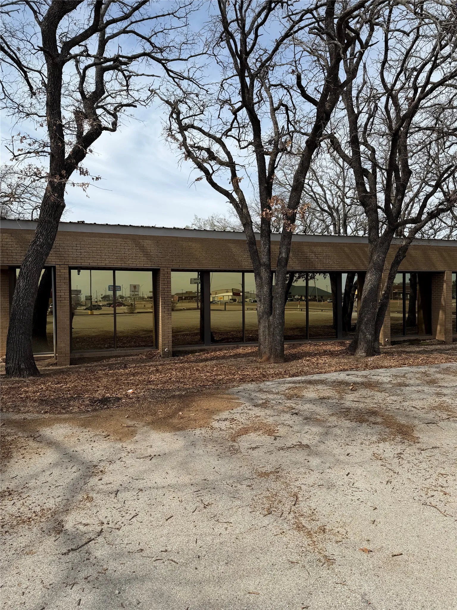 Office For Rent in Wise County , 306 US Highway 380, Bridgeport, Texas 76426, 0, 0, Garage spaces, 0 Sqft, built in 1980, Preowned, Price $8,440, mls#21182654, Real Estate Agent in Bridgeport, Homes For Rent in Wise county, Homes For Rent in Bridgeport, Realtor in Bridgeport Texas, Real Estate Brokerage Independent Realty Texas, Luminita Cordes Realtor