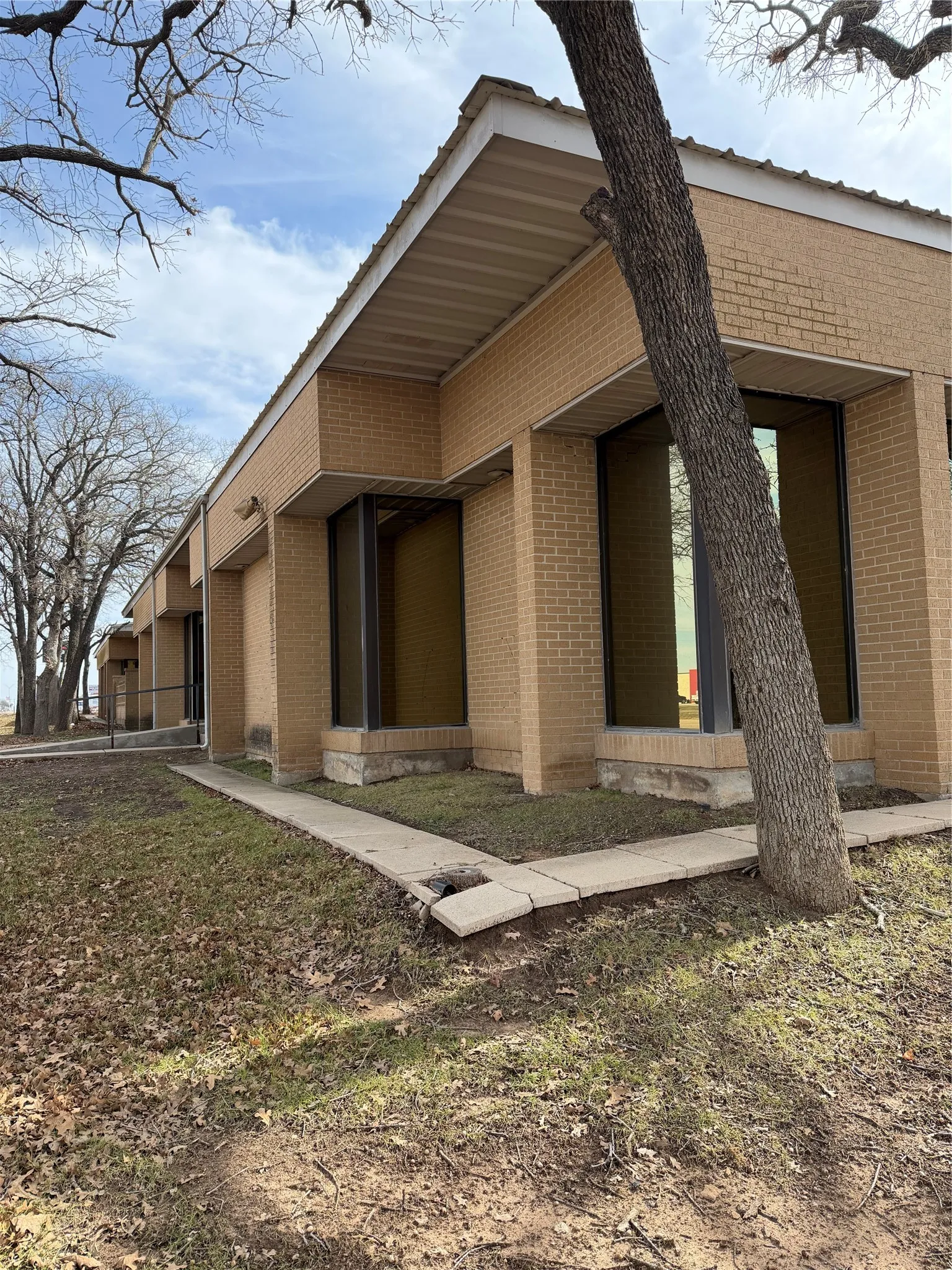 Office For Rent in Wise County , 306 US Highway 380, Bridgeport, Texas 76426, 0, 0, Garage spaces, 0 Sqft, built in 1980, Preowned, Price $8,440, mls#21182654, Real Estate Agent in Bridgeport, Homes For Rent in Wise county, Homes For Rent in Bridgeport, Realtor in Bridgeport Texas, Real Estate Brokerage Independent Realty Texas, Luminita Cordes Realtor