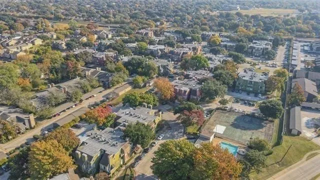 Condominium For Sale in Dallas County , 9823 Walnut Street L205, Dallas, Texas 75243, 2 Bedroom, 2 Bathroom, Garage spaces, 1,031 Sqft, built in 1982, Preowned, mls#21182729, Real Estate Agent in Dallas, Homes For Sale in Dallas county, Homes For Sale in Dallas, Realtor in Dallas Texas, Real Estate Brokerage Independent Realty Texas, Luminita Cordes Realtor