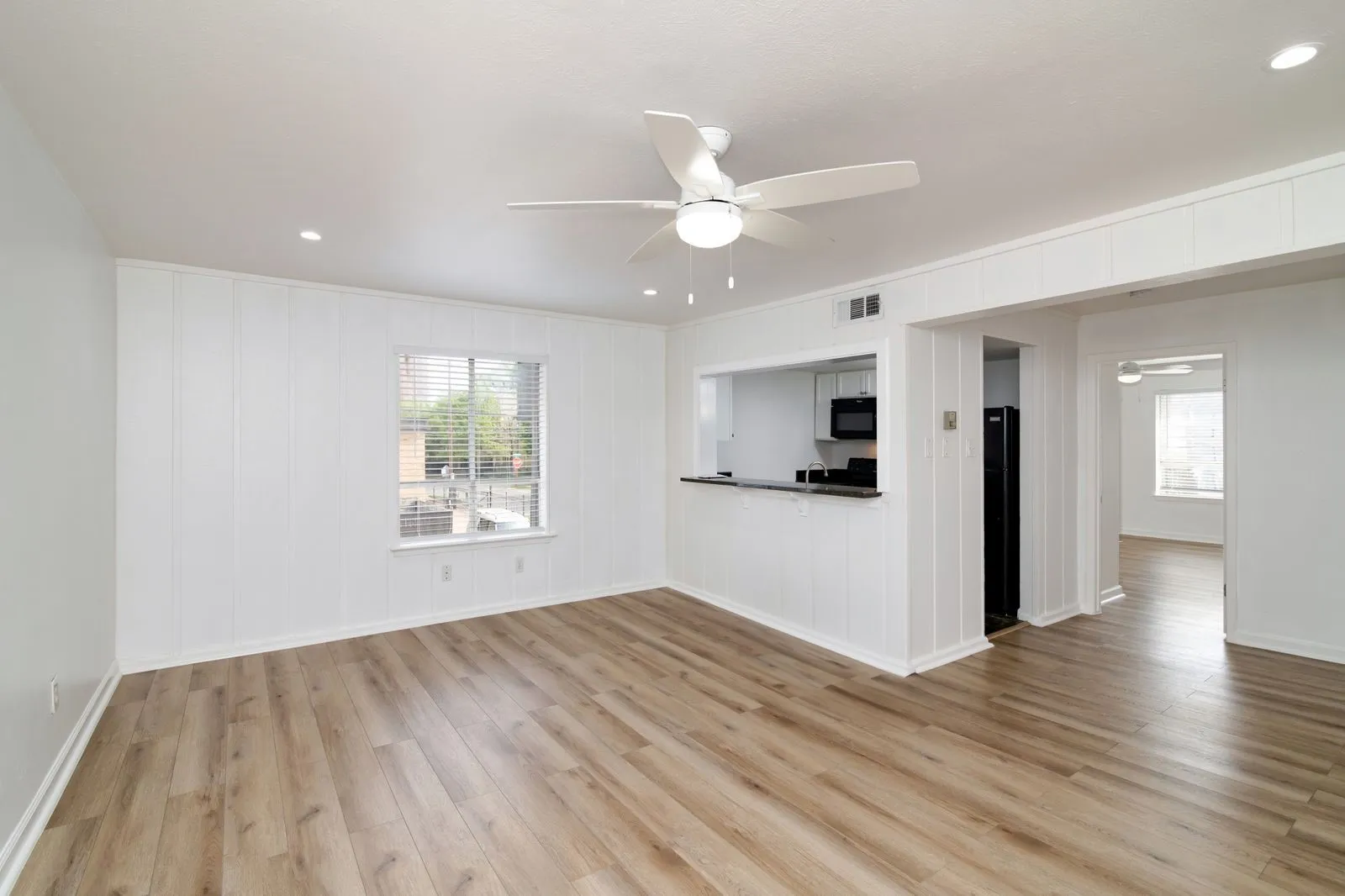 Apartment For Rent in Dallas County , 2808 Throckmorton Street 207, Dallas, Texas 75219, 1 Bedroom, 1 Bathroom, Garage spaces, 740 Sqft, built in 1968, mls#21182767, Real Estate Agent in Dallas, Homes For Rent in Dallas county, Homes For Rent in Dallas, Realtor in Dallas Texas, Real Estate Brokerage Independent Realty Texas, Luminita Cordes Realtor