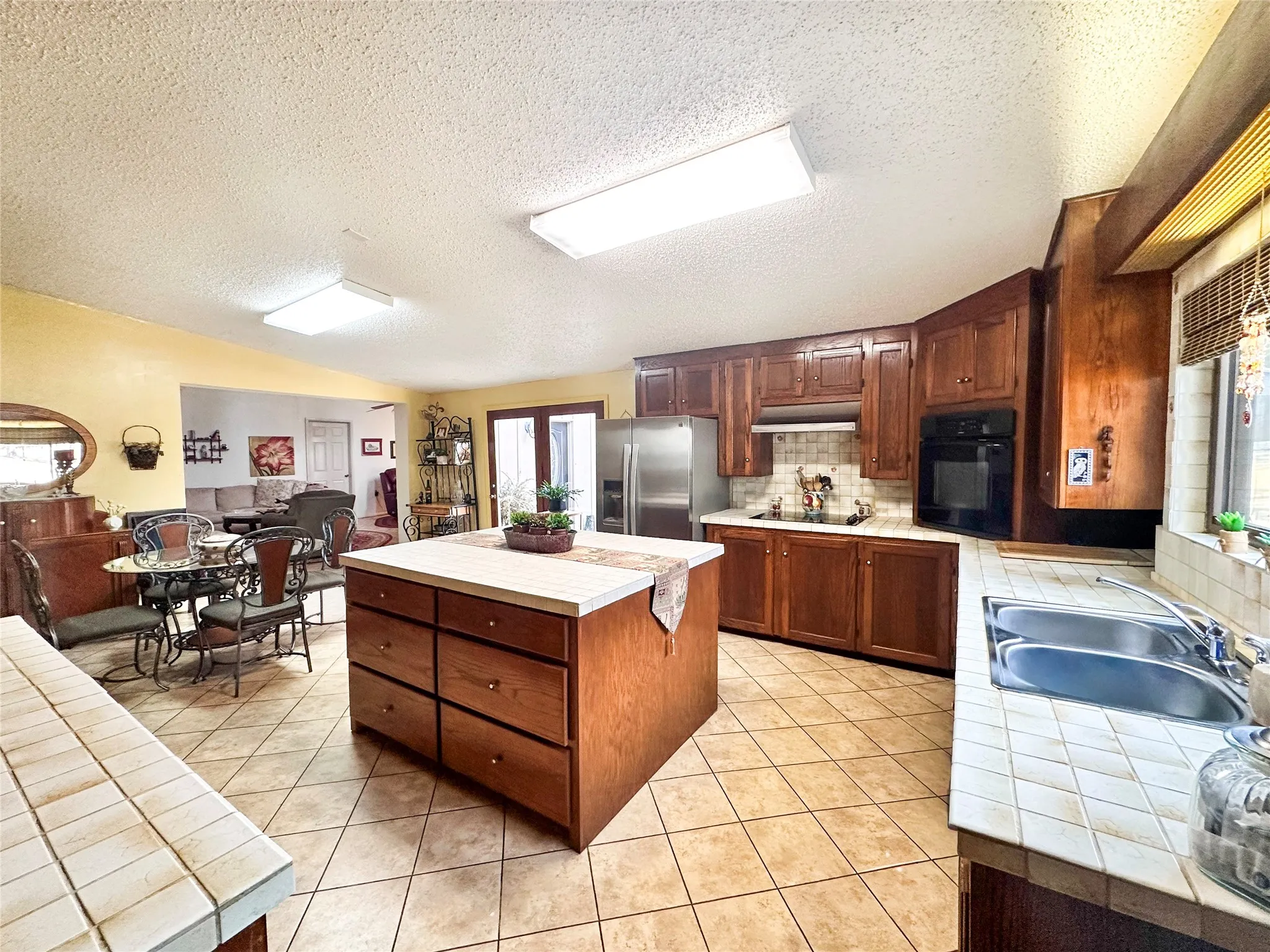 Single Family Residence For Sale in Henderson County , 6791 Valley View Drive, Frankston, Texas 75763, 3 Bedroom, 3 Bathroom, Garage spaces, 1,949 Sqft, built in 1986, mls#21182674, Real Estate Agent in Frankston, Homes For Sale in Henderson county, Homes For Sale in Frankston, Realtor in Frankston Texas, Real Estate Brokerage Independent Realty Texas, Luminita Cordes Realtor