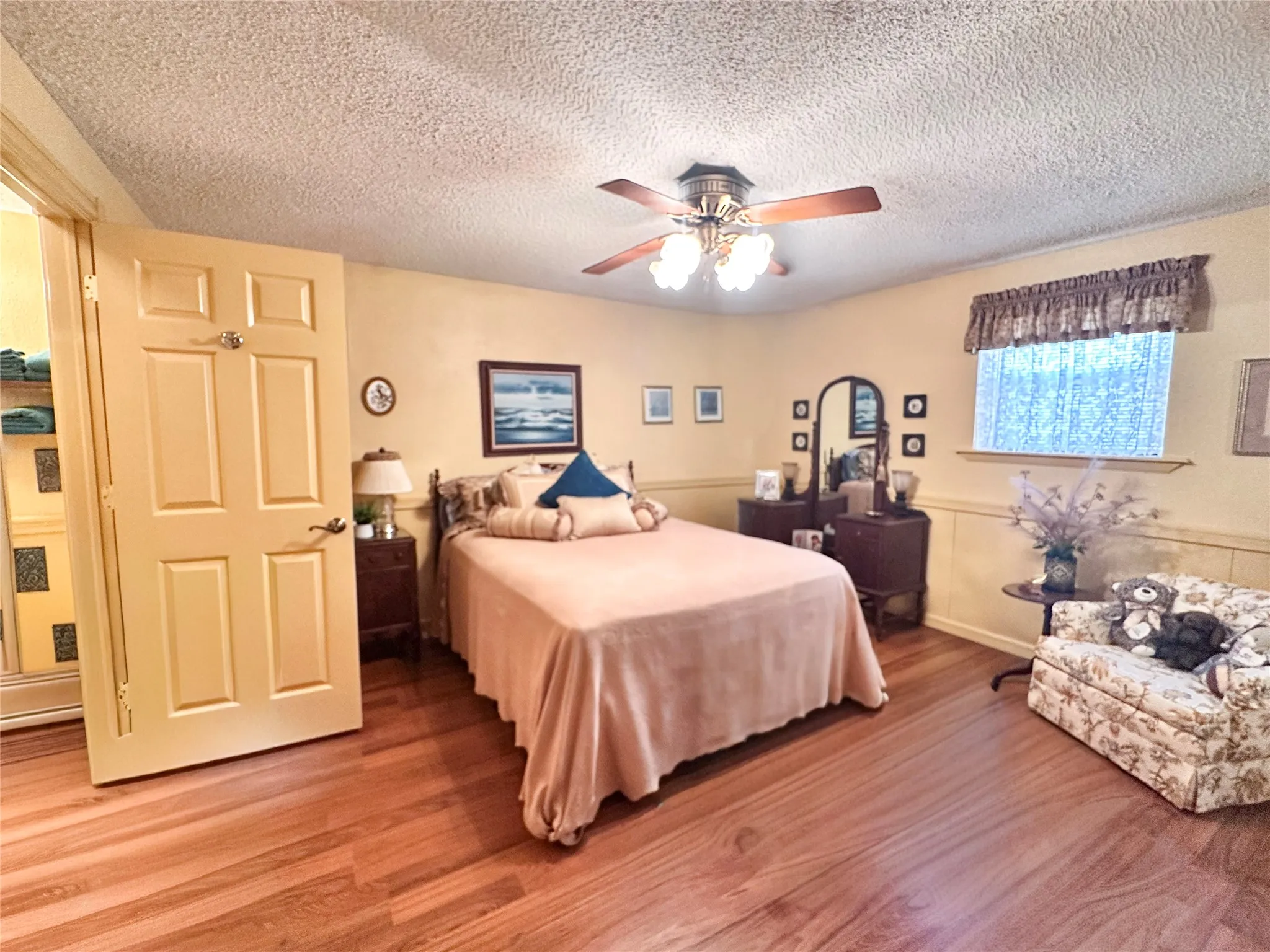 Single Family Residence For Sale in Henderson County , 6791 Valley View Drive, Frankston, Texas 75763, 3 Bedroom, 3 Bathroom, Garage spaces, 1,949 Sqft, built in 1986, mls#21182674, Real Estate Agent in Frankston, Homes For Sale in Henderson county, Homes For Sale in Frankston, Realtor in Frankston Texas, Real Estate Brokerage Independent Realty Texas, Luminita Cordes Realtor