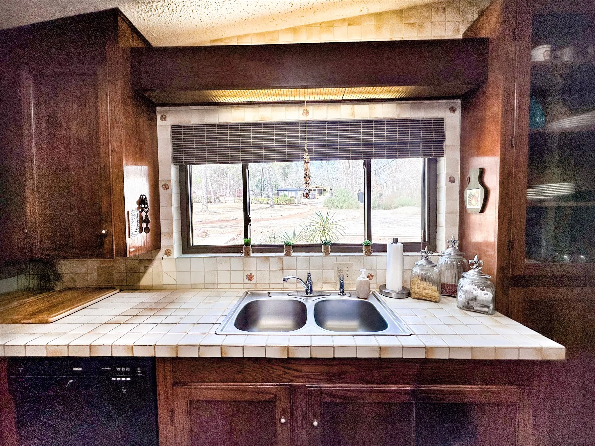 Single Family Residence For Sale in Henderson County , 6791 Valley View Drive, Frankston, Texas 75763, 3 Bedroom, 3 Bathroom, Garage spaces, 1,949 Sqft, built in 1986, mls#21182674, Real Estate Agent in Frankston, Homes For Sale in Henderson county, Homes For Sale in Frankston, Realtor in Frankston Texas, Real Estate Brokerage Independent Realty Texas, Luminita Cordes Realtor