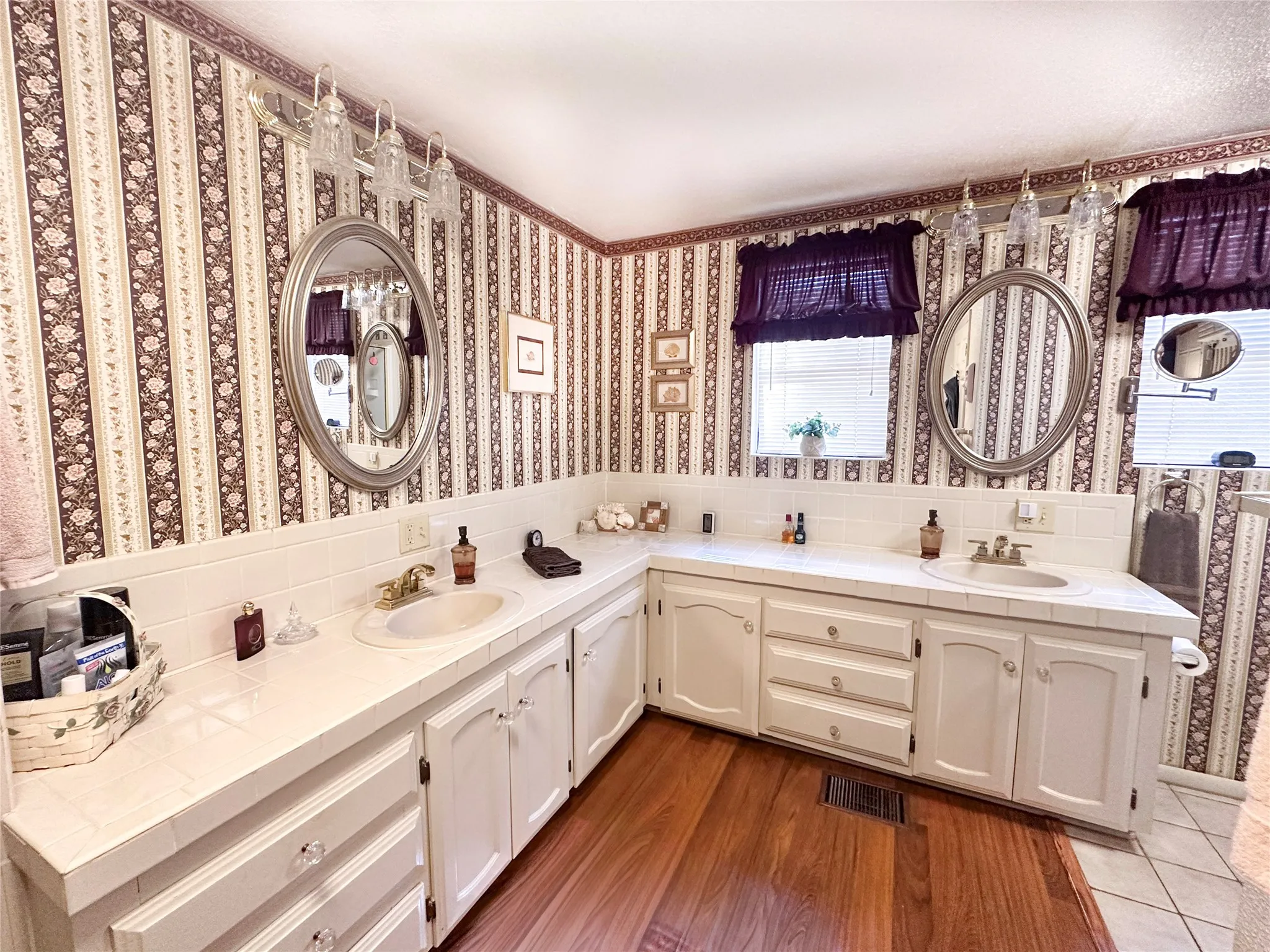 Single Family Residence For Sale in Henderson County , 6791 Valley View Drive, Frankston, Texas 75763, 3 Bedroom, 3 Bathroom, Garage spaces, 1,949 Sqft, built in 1986, mls#21182674, Real Estate Agent in Frankston, Homes For Sale in Henderson county, Homes For Sale in Frankston, Realtor in Frankston Texas, Real Estate Brokerage Independent Realty Texas, Luminita Cordes Realtor