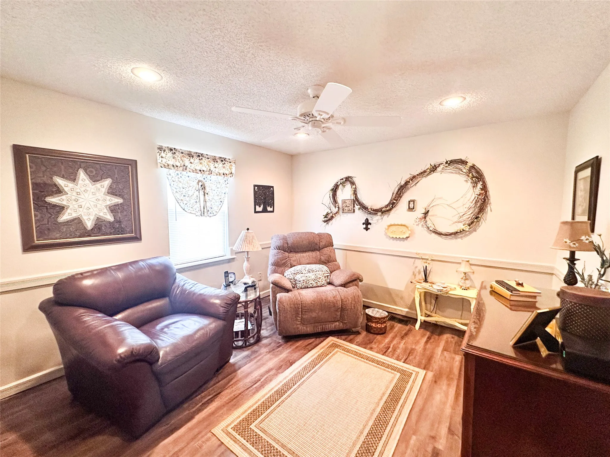 Single Family Residence For Sale in Henderson County , 6791 Valley View Drive, Frankston, Texas 75763, 3 Bedroom, 3 Bathroom, Garage spaces, 1,949 Sqft, built in 1986, mls#21182674, Real Estate Agent in Frankston, Homes For Sale in Henderson county, Homes For Sale in Frankston, Realtor in Frankston Texas, Real Estate Brokerage Independent Realty Texas, Luminita Cordes Realtor