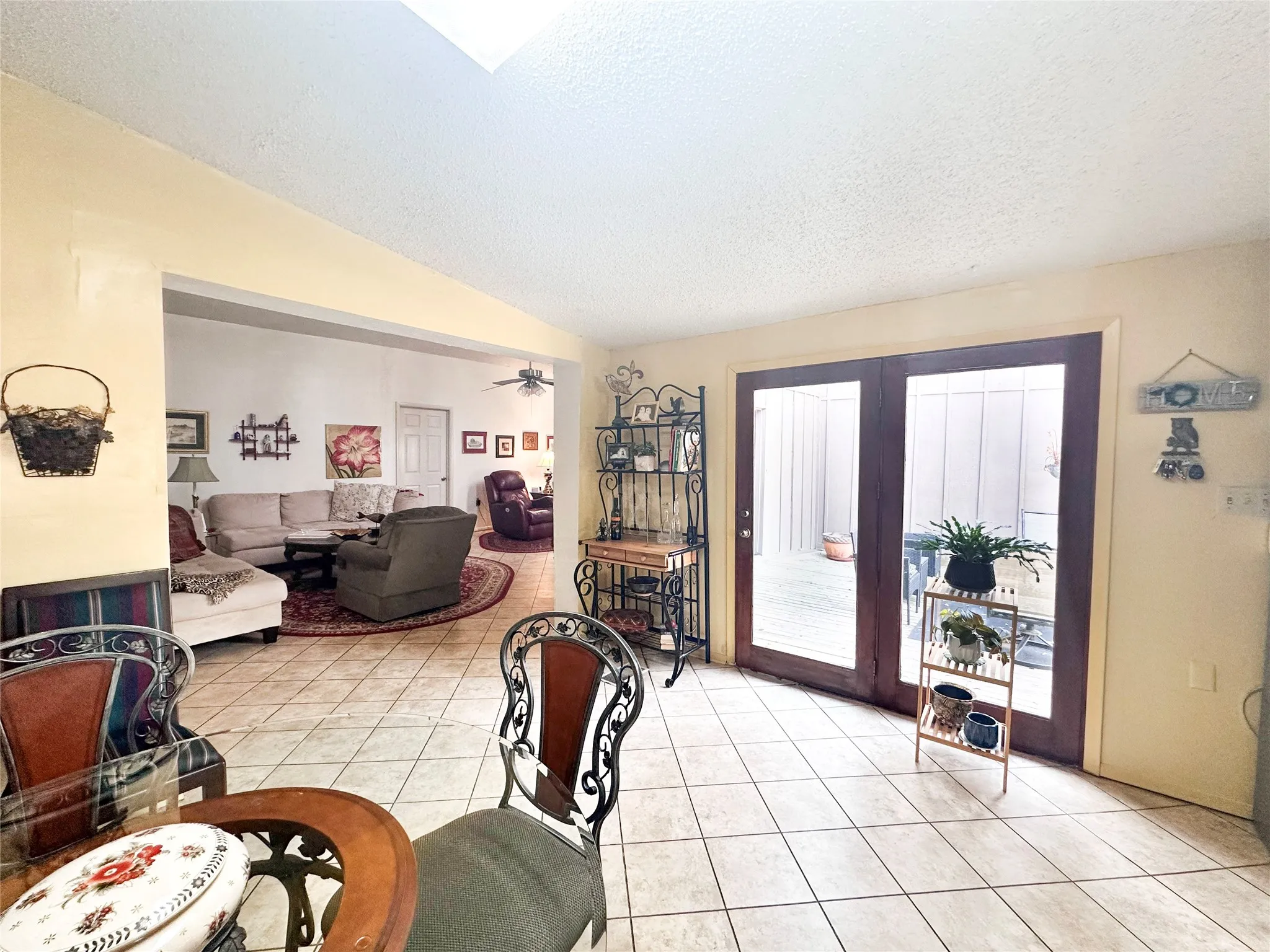 Single Family Residence For Sale in Henderson County , 6791 Valley View Drive, Frankston, Texas 75763, 3 Bedroom, 3 Bathroom, Garage spaces, 1,949 Sqft, built in 1986, mls#21182674, Real Estate Agent in Frankston, Homes For Sale in Henderson county, Homes For Sale in Frankston, Realtor in Frankston Texas, Real Estate Brokerage Independent Realty Texas, Luminita Cordes Realtor