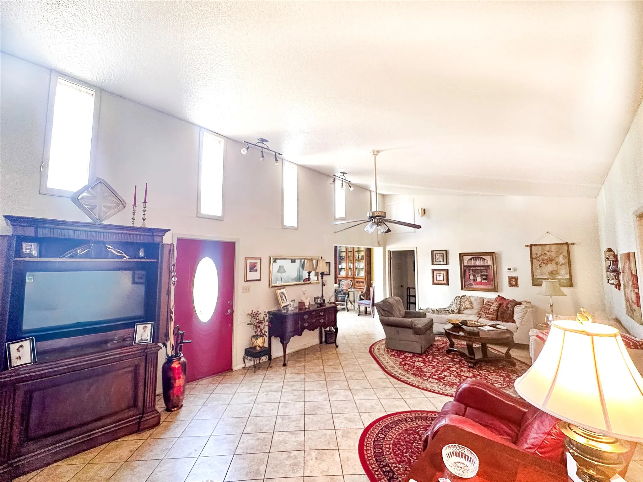 Single Family Residence For Sale in Henderson County , 6791 Valley View Drive, Frankston, Texas 75763, 3 Bedroom, 3 Bathroom, Garage spaces, 1,949 Sqft, built in 1986, mls#21182674, Real Estate Agent in Frankston, Homes For Sale in Henderson county, Homes For Sale in Frankston, Realtor in Frankston Texas, Real Estate Brokerage Independent Realty Texas, Luminita Cordes Realtor