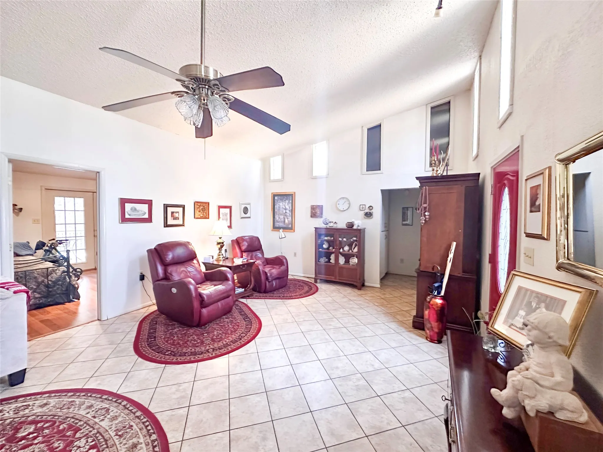 Single Family Residence For Sale in Henderson County , 6791 Valley View Drive, Frankston, Texas 75763, 3 Bedroom, 3 Bathroom, Garage spaces, 1,949 Sqft, built in 1986, mls#21182674, Real Estate Agent in Frankston, Homes For Sale in Henderson county, Homes For Sale in Frankston, Realtor in Frankston Texas, Real Estate Brokerage Independent Realty Texas, Luminita Cordes Realtor