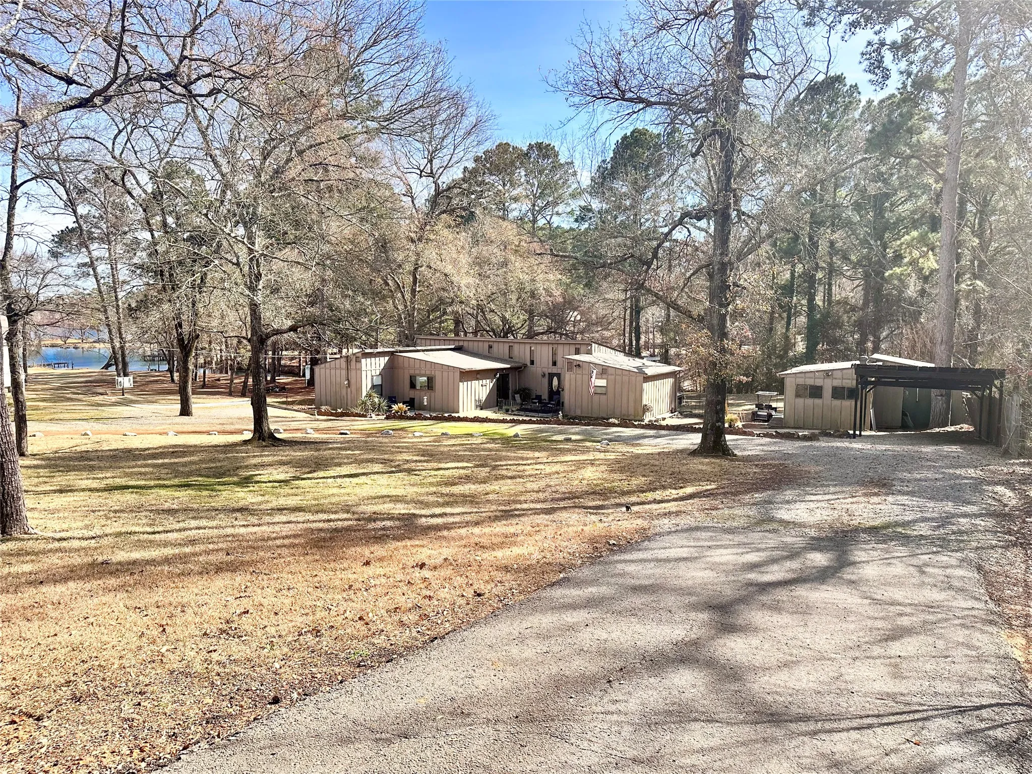 Single Family Residence For Sale in Henderson County , 6791 Valley View Drive, Frankston, Texas 75763, 3 Bedroom, 3 Bathroom, Garage spaces, 1,949 Sqft, built in 1986, mls#21182674, Real Estate Agent in Frankston, Homes For Sale in Henderson county, Homes For Sale in Frankston, Realtor in Frankston Texas, Real Estate Brokerage Independent Realty Texas, Luminita Cordes Realtor