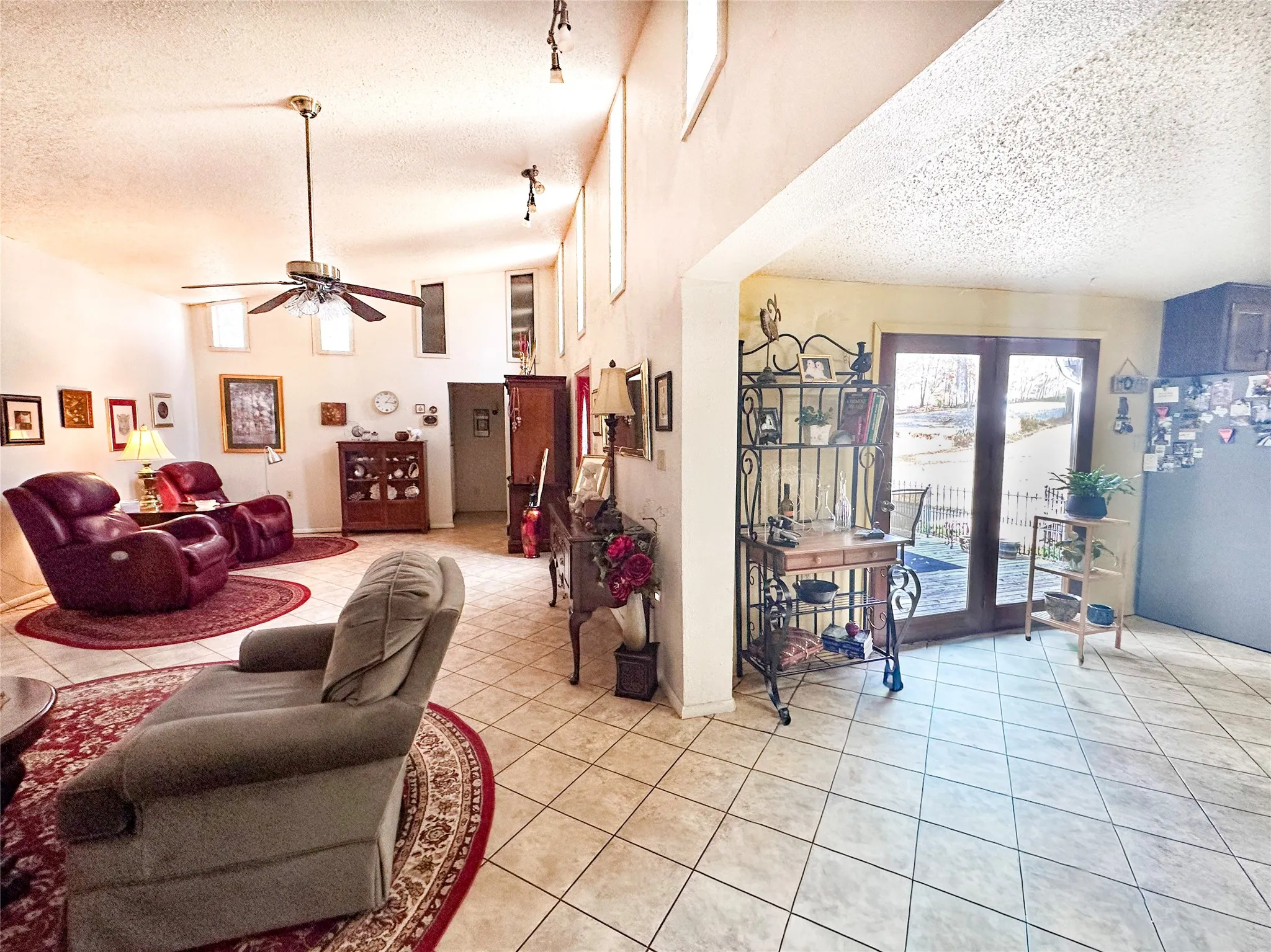 Single Family Residence For Sale in Henderson County , 6791 Valley View Drive, Frankston, Texas 75763, 3 Bedroom, 3 Bathroom, Garage spaces, 1,949 Sqft, built in 1986, mls#21182674, Real Estate Agent in Frankston, Homes For Sale in Henderson county, Homes For Sale in Frankston, Realtor in Frankston Texas, Real Estate Brokerage Independent Realty Texas, Luminita Cordes Realtor