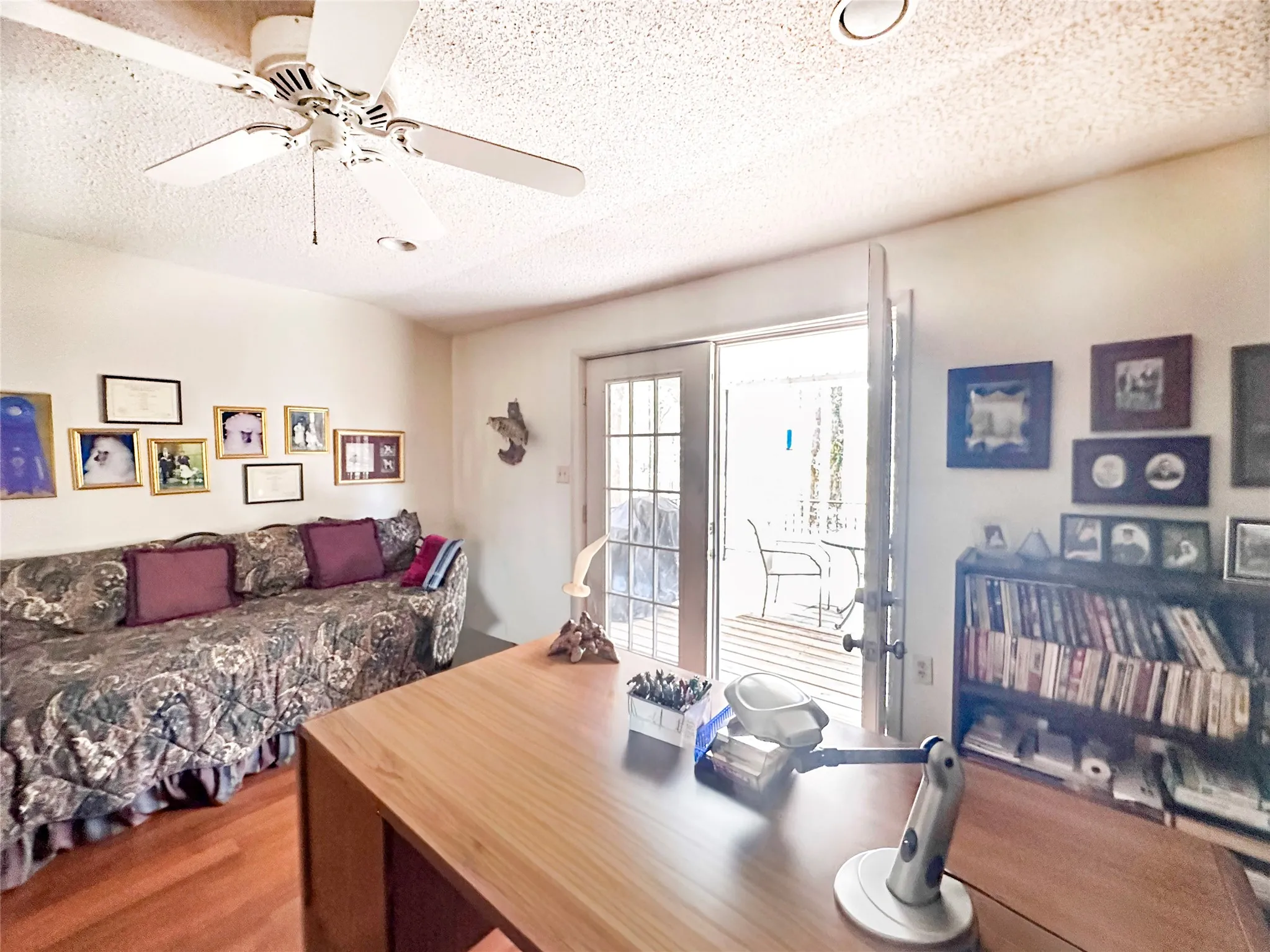 Single Family Residence For Sale in Henderson County , 6791 Valley View Drive, Frankston, Texas 75763, 3 Bedroom, 3 Bathroom, Garage spaces, 1,949 Sqft, built in 1986, mls#21182674, Real Estate Agent in Frankston, Homes For Sale in Henderson county, Homes For Sale in Frankston, Realtor in Frankston Texas, Real Estate Brokerage Independent Realty Texas, Luminita Cordes Realtor